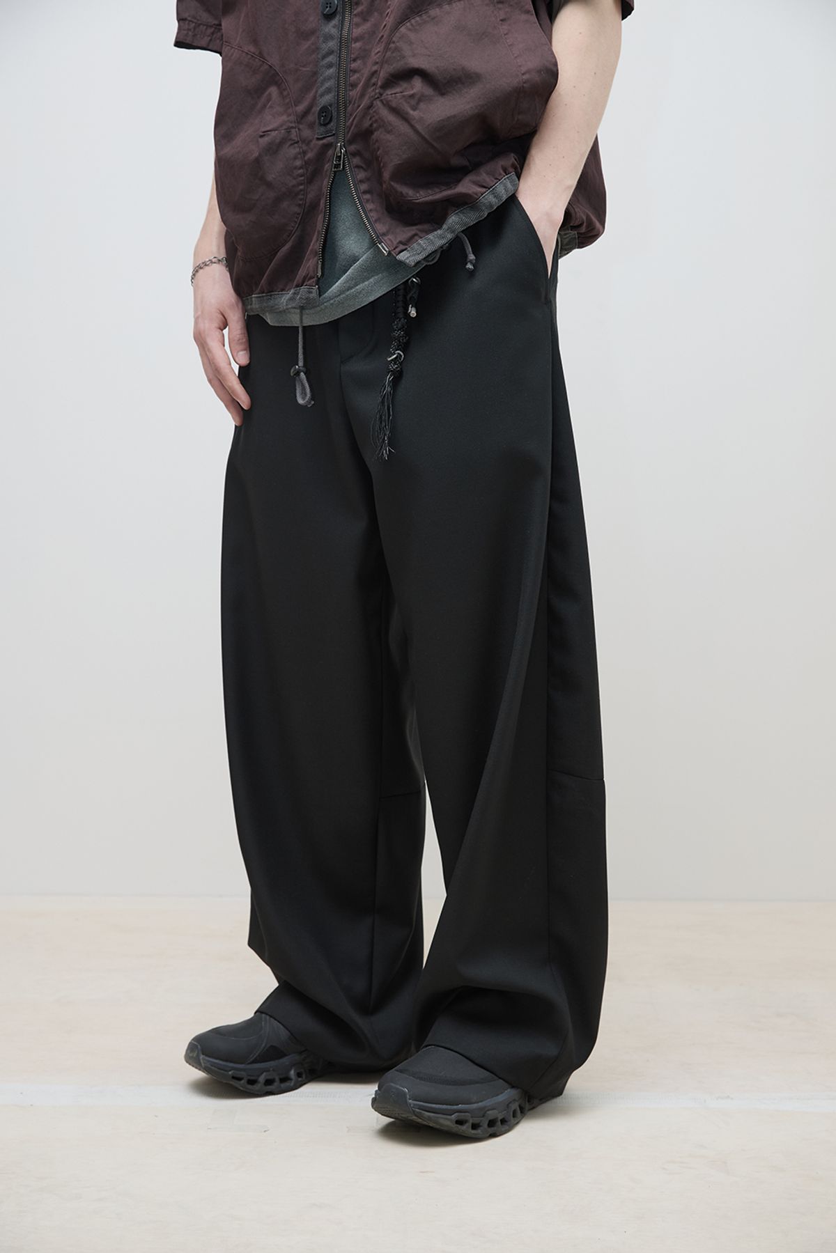 해칭룸(HATCHINGROOM) Wide Curve Trousers Wool Black