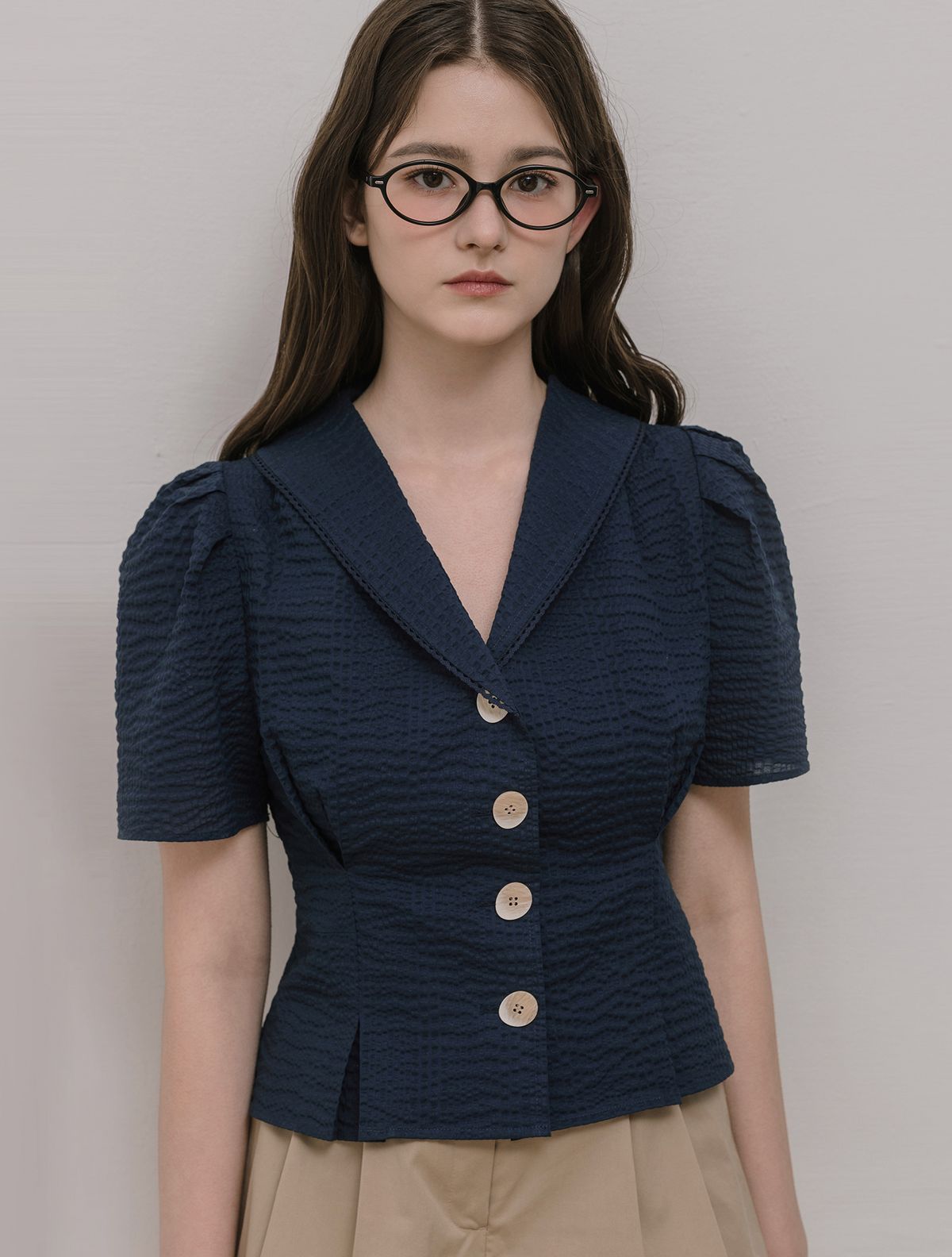 로트르드민(LAUTREDE MIN) Seersucker Puff Navy Blouse