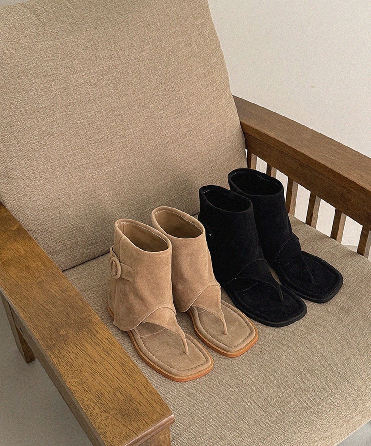무드앤플(MOODNPLE) jennifer 쪼리 버클 스웨이드 부츠 2color 2cm