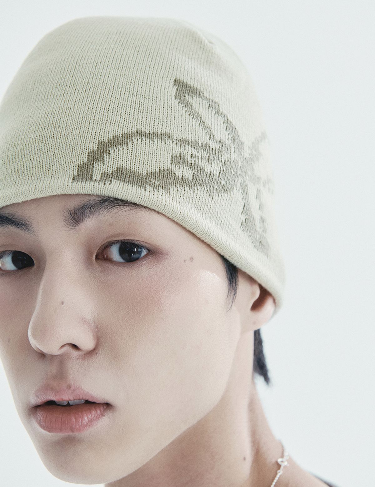 유네(YUNE) Stitched Flower Beanie_[beige]
