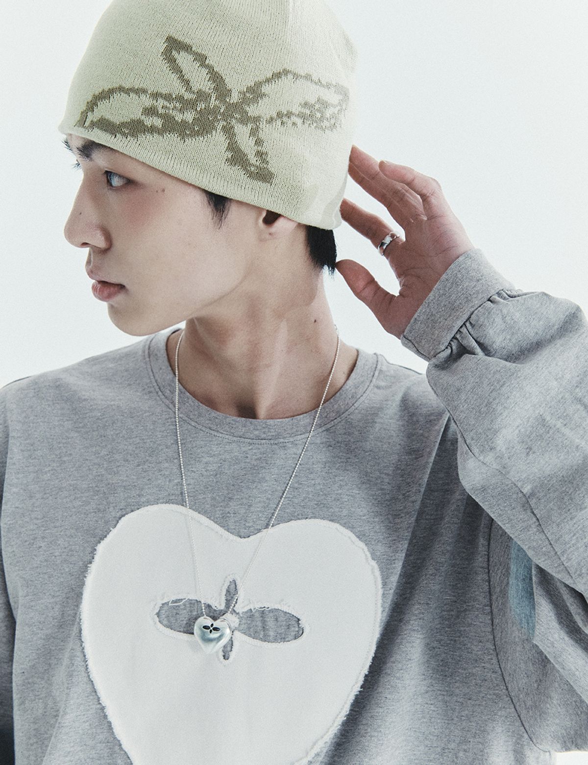 유네(YUNE) Stitched Flower Beanie_[beige]
