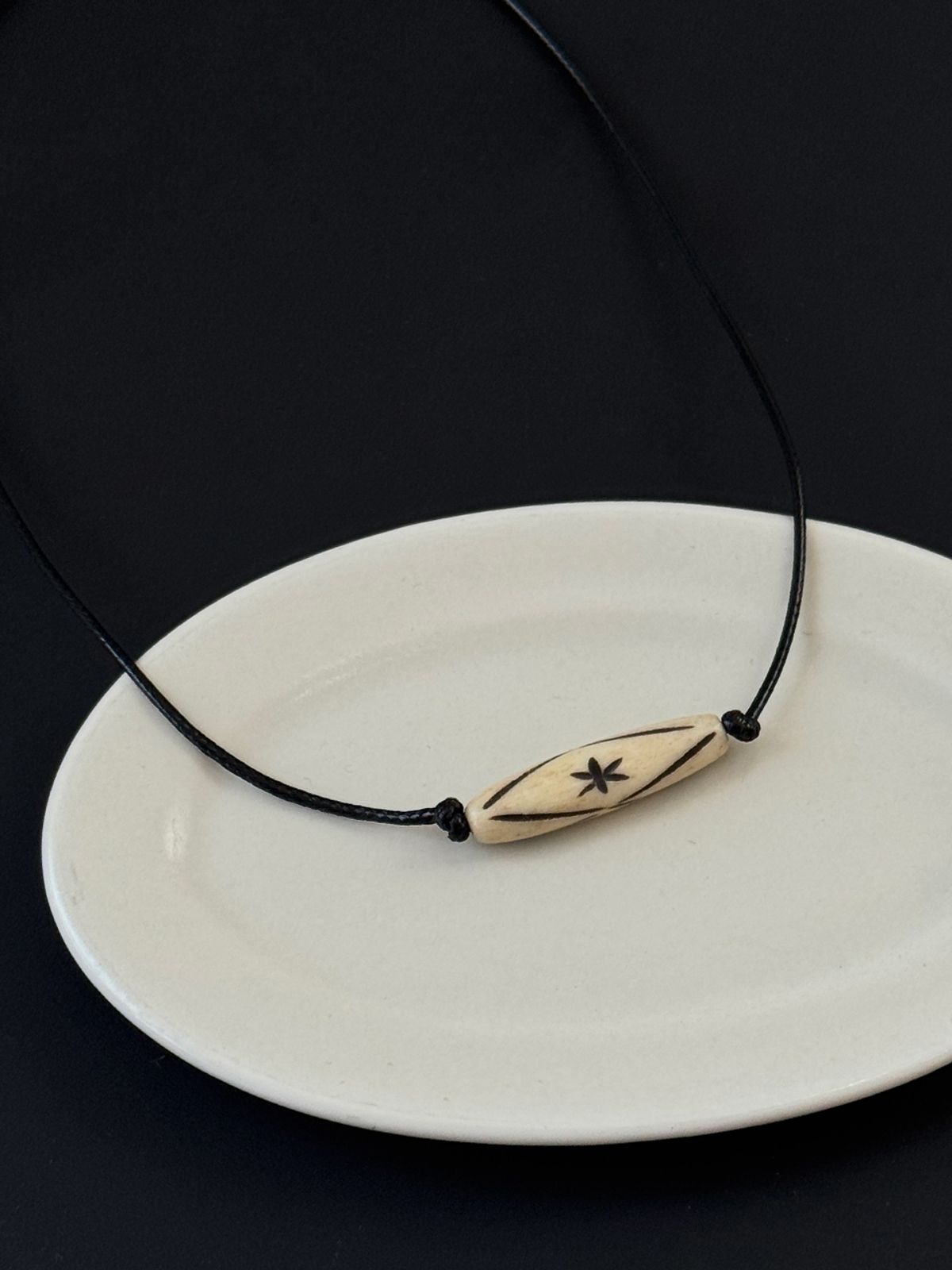 애플파이오더(APPLE PIE ORDER) Starry Wood Leather Choker.