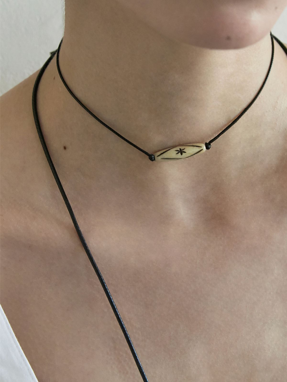 애플파이오더(APPLE PIE ORDER) Starry Wood Leather Choker.