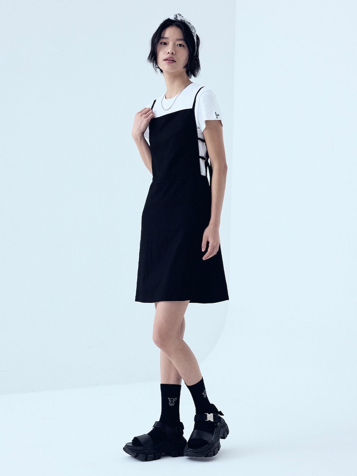 엘유브이엠(LUVM) SLEEVELESS SIDE OPEN BACK DRESS_BLACK