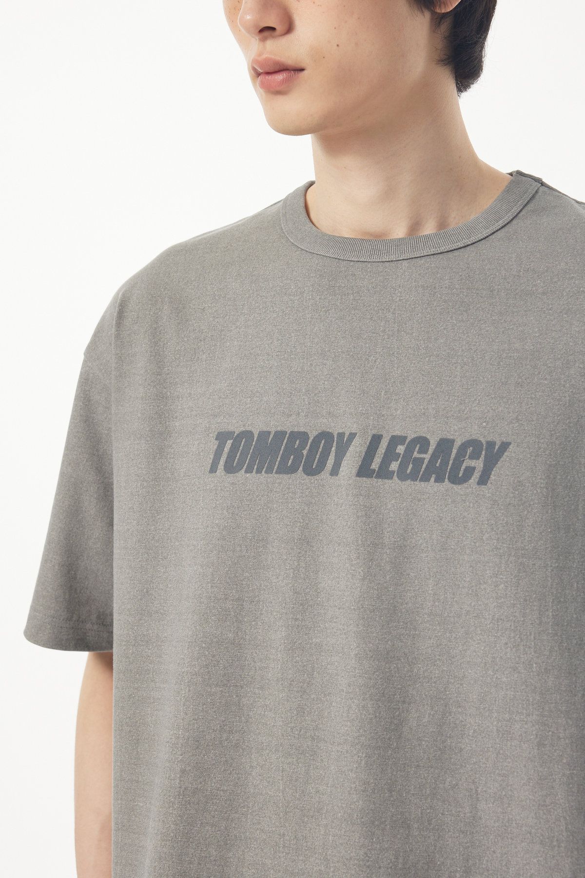스튜디오 톰보이(STUDIO TOMBOY) [MEN] LEGACY 후로피 피그먼트 티셔츠_그레이 91M5222334