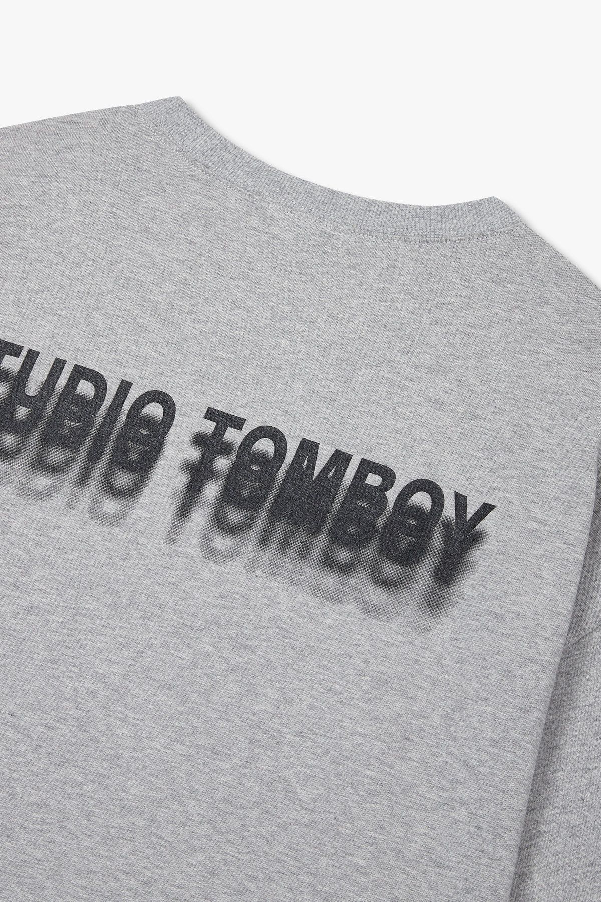 스튜디오 톰보이(STUDIO TOMBOY) [MEN] 백로고 페이드 프린트 티셔츠_멜란지 그레이 91M5222321
