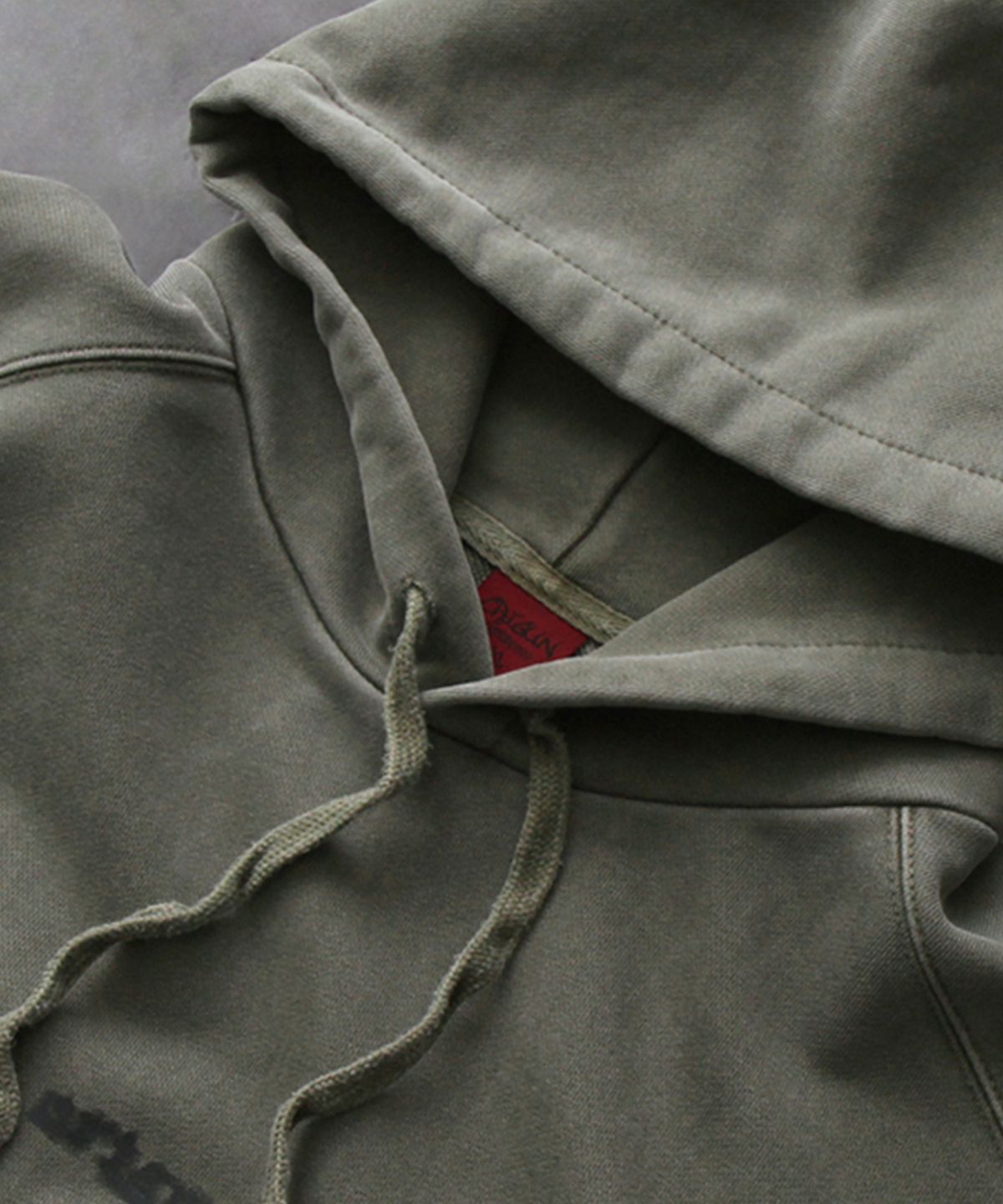 크리건(CRIGUN) 피그먼트 Small Logo 후드티 KHAKI