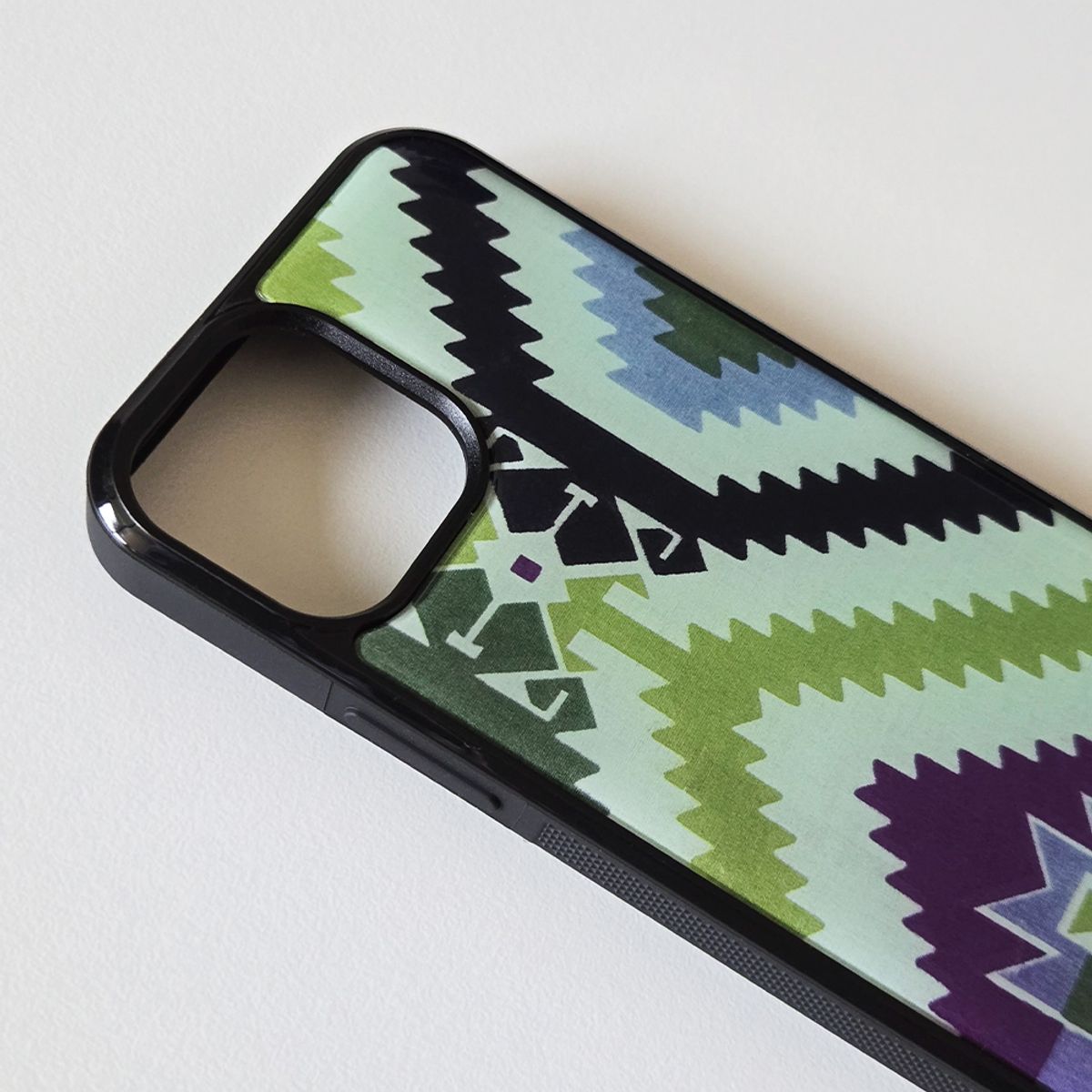 메모리즈바운더리(MEMORIESBOUNDARY) Vintage Navajo Weave Phone Case (Avocado)