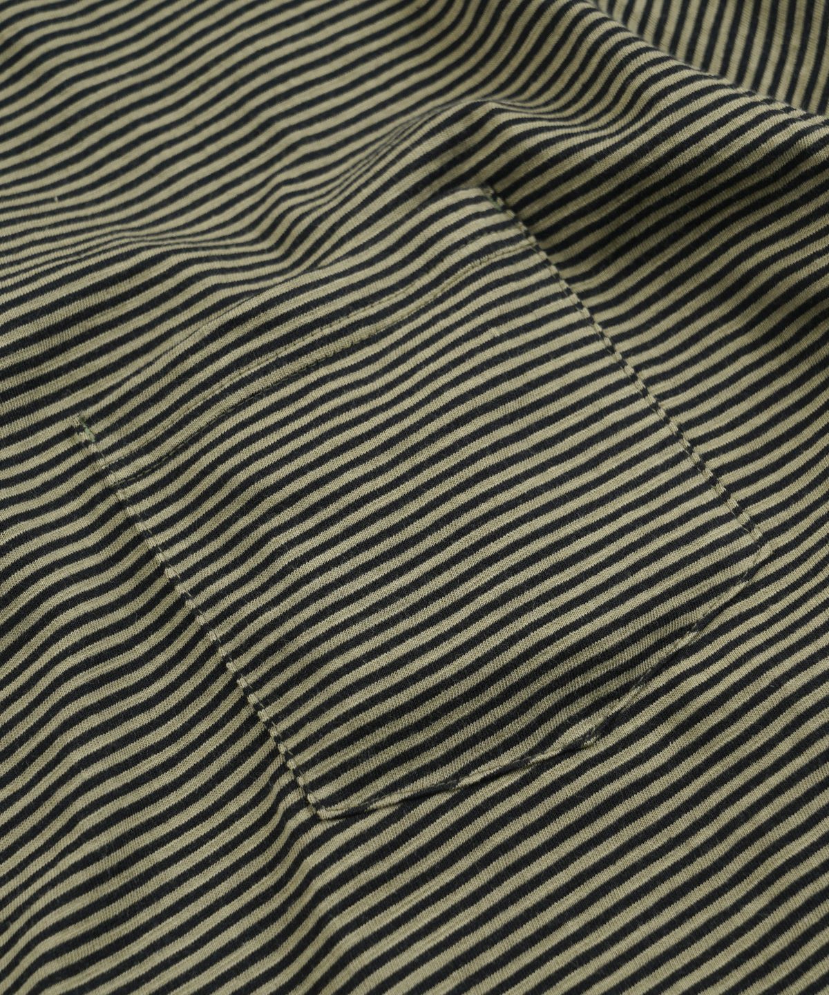 프리즘웍스(FRIZMWORKS) THIN STRIPE HALF TEE _ OLIVE