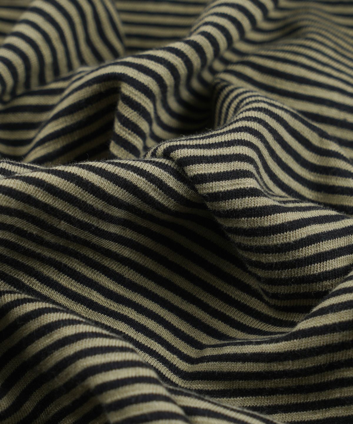 프리즘웍스(FRIZMWORKS) THIN STRIPE HALF TEE _ OLIVE