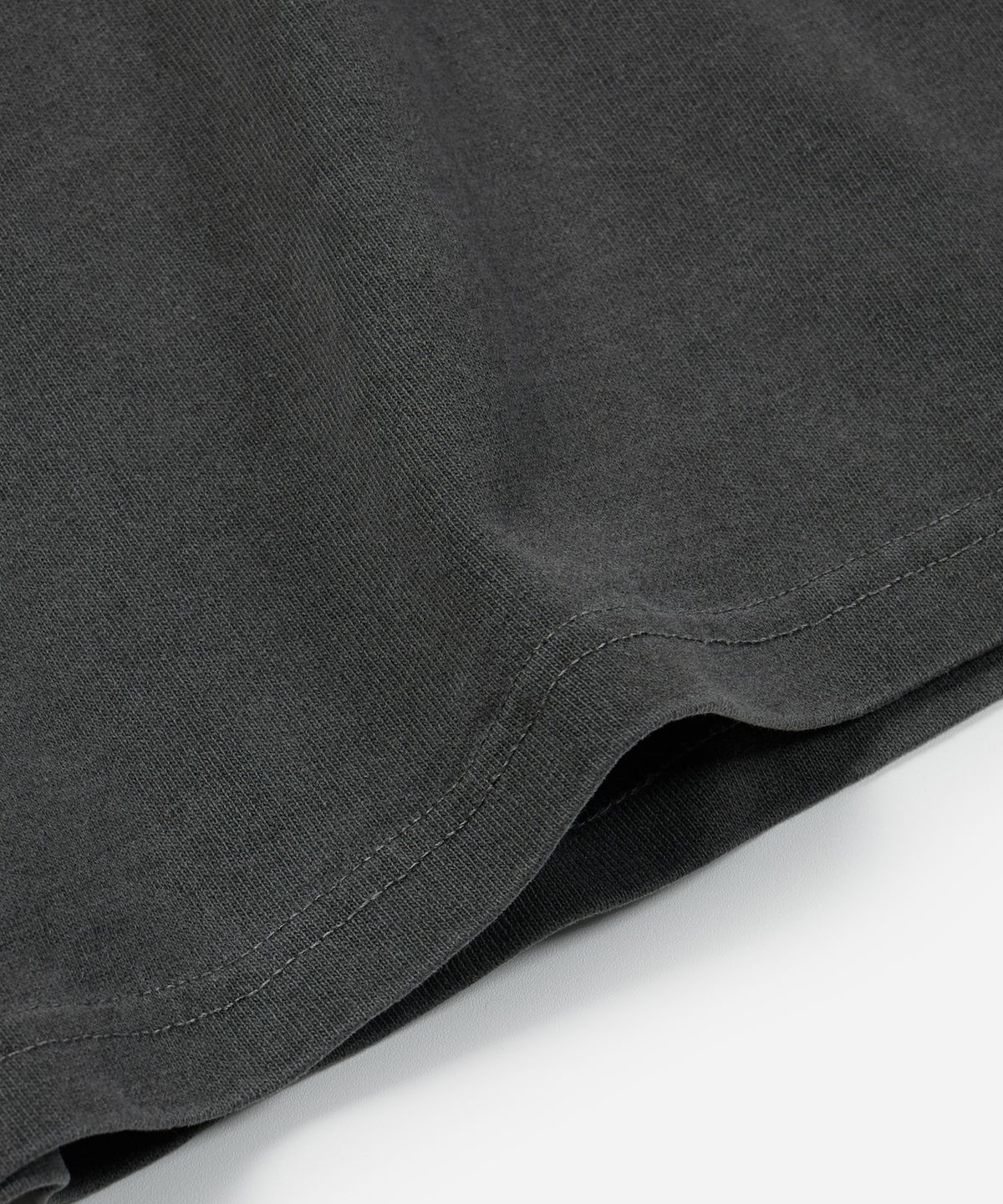 프리즘웍스(FRIZMWORKS) CIGARETTE POCKET PIGMENT DYEING TEE _ CHARCOAL