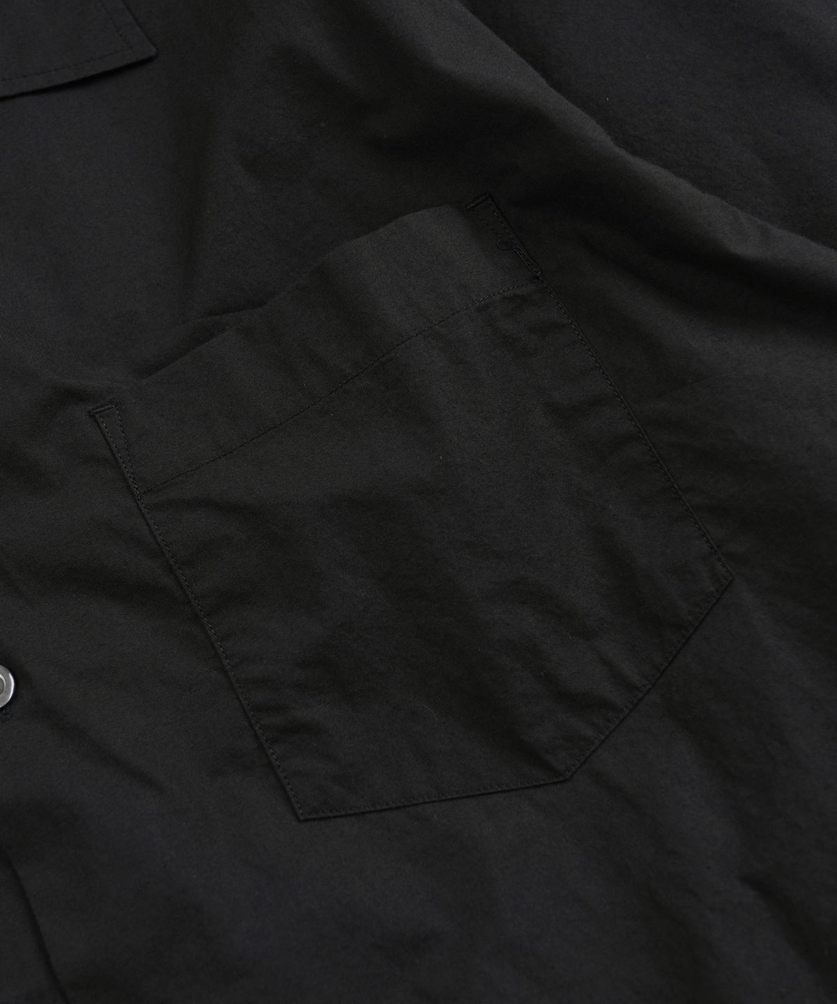 프리즘웍스(FRIZMWORKS) CORAL NEEDLEWORK HALF SHIRT _ BLACK