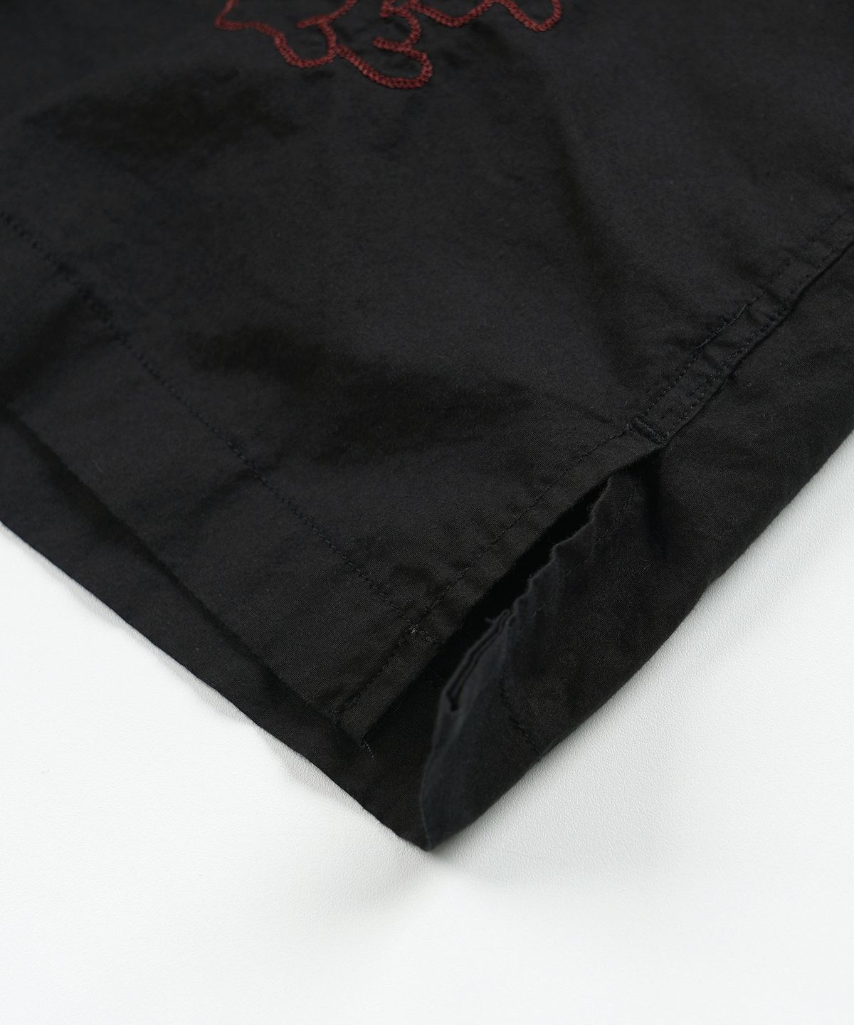 프리즘웍스(FRIZMWORKS) CORAL NEEDLEWORK HALF SHIRT _ BLACK