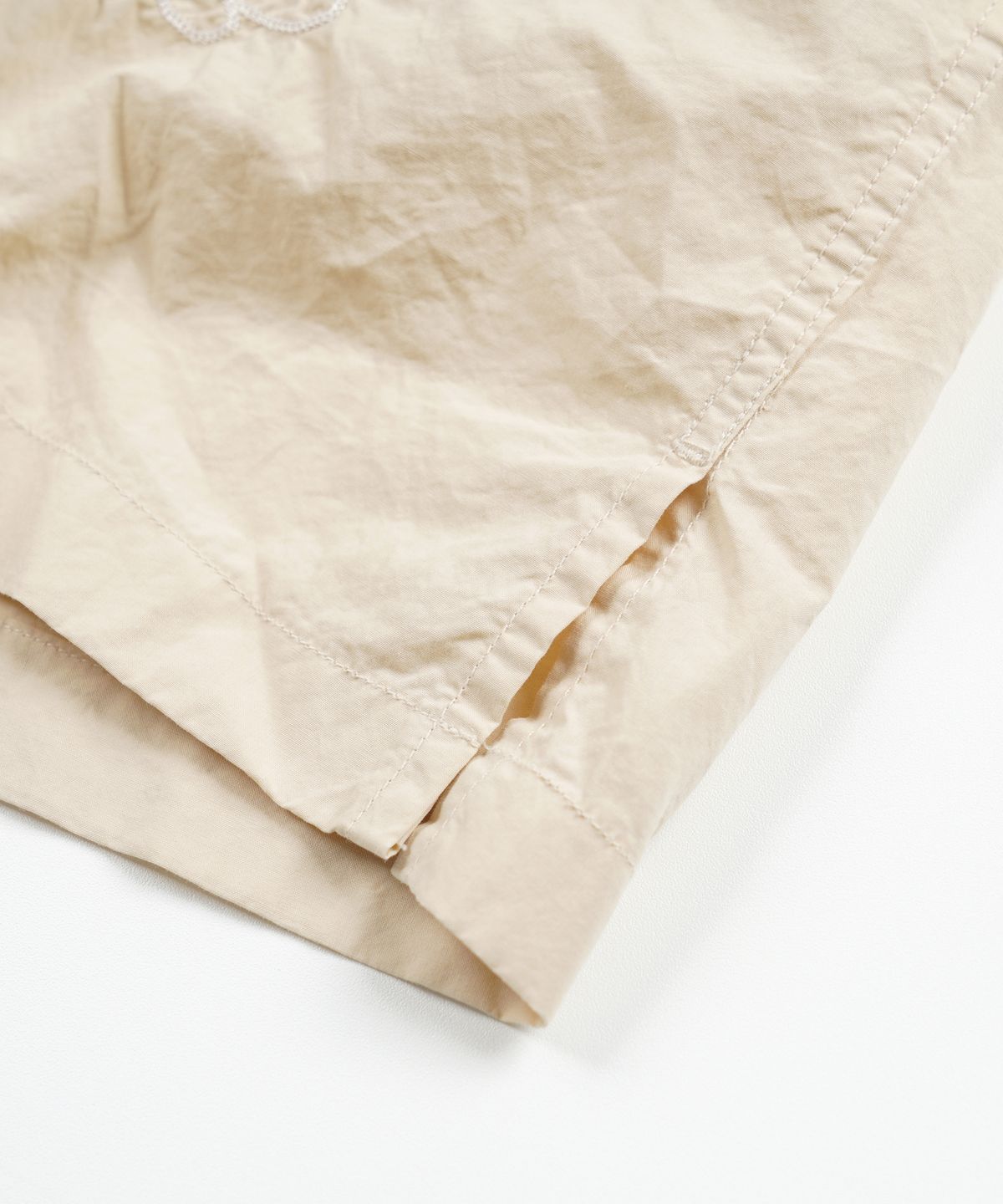 프리즘웍스(FRIZMWORKS) CORAL NEEDLEWORK HALF SHIRT _ IVORY