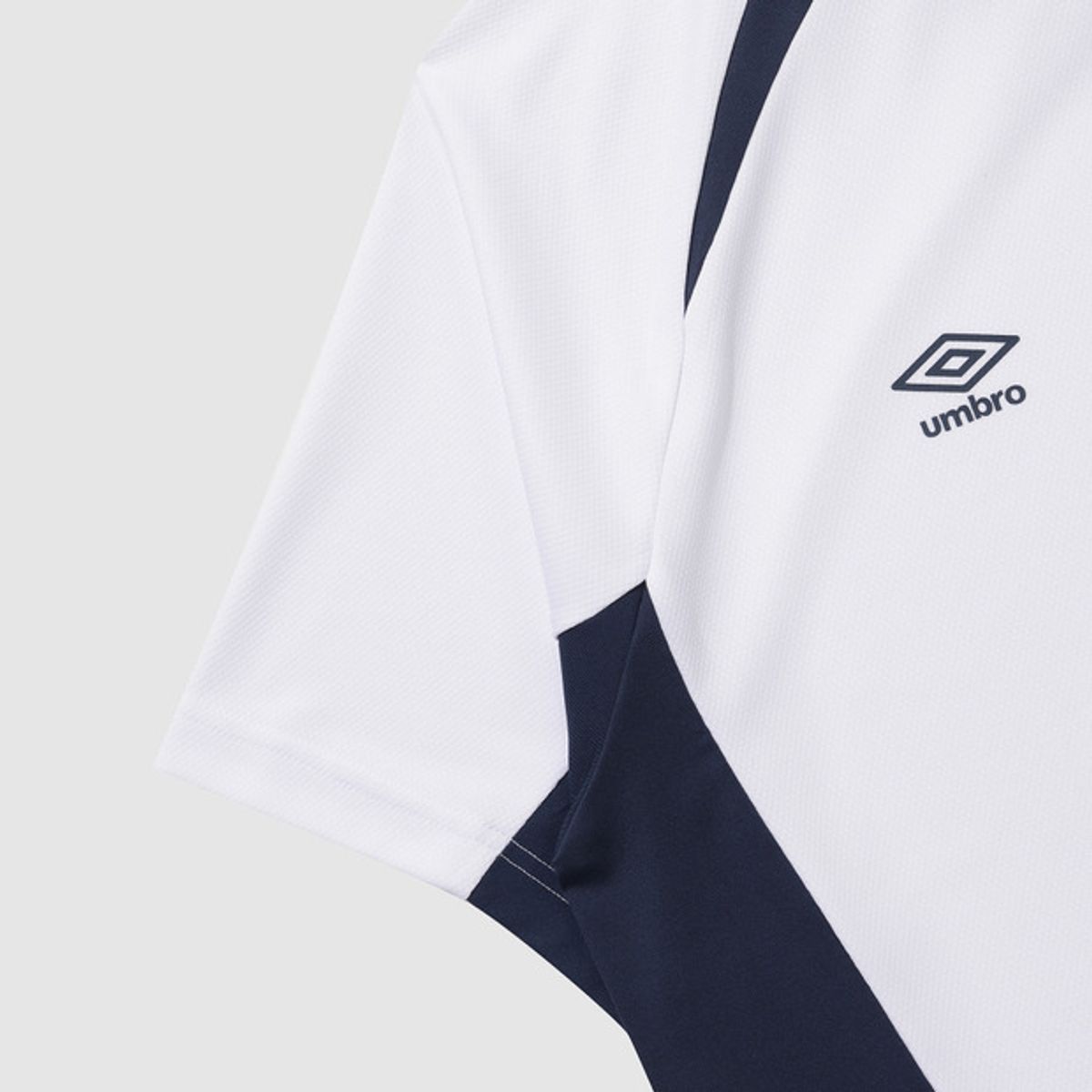 엄브로(UMBRO) PTR 필드트레이닝 메쉬 풋볼 반팔 티셔츠 화이트(UQ221SRS51)