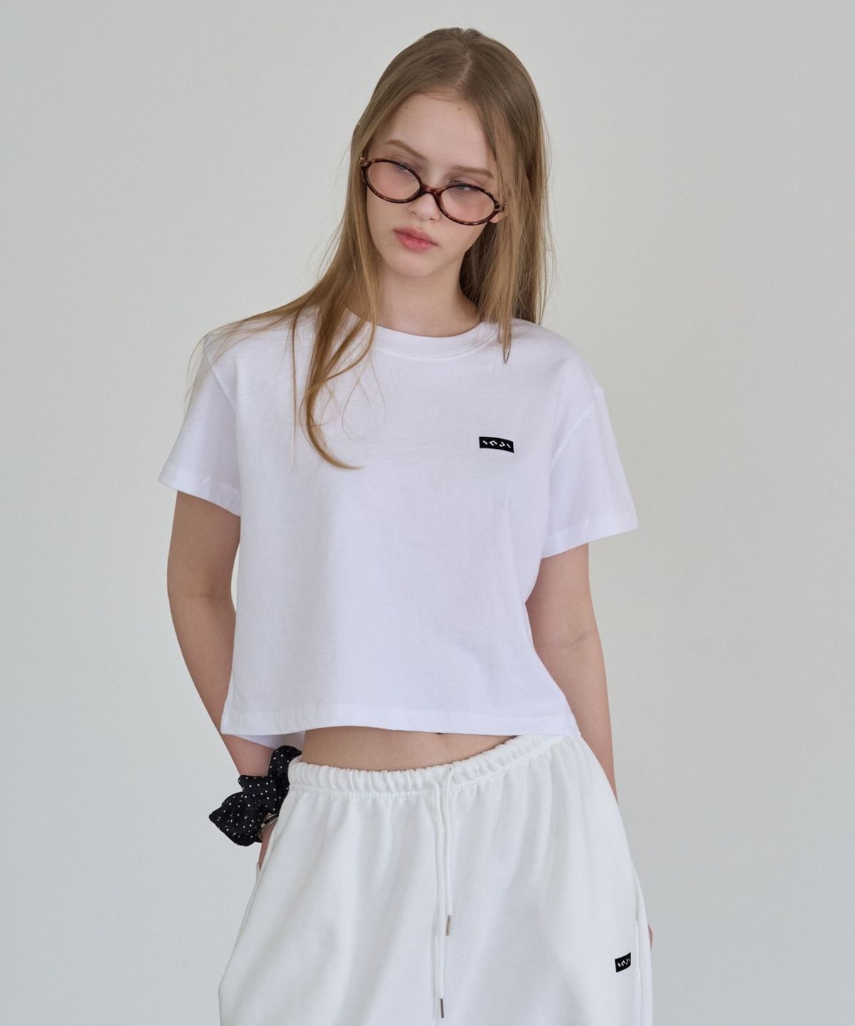 인지액티브(INJIACTIVE) Small Logo Crop T-shirt 화이트