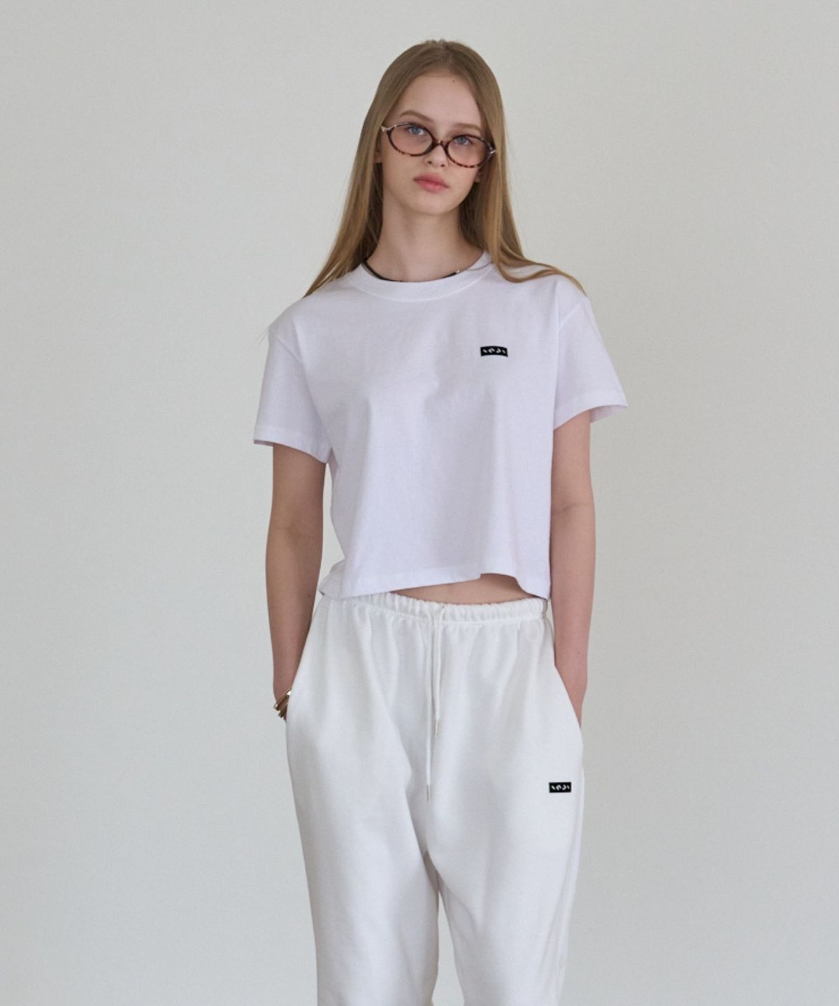 인지액티브(INJIACTIVE) Small Logo Crop T-shirt 화이트