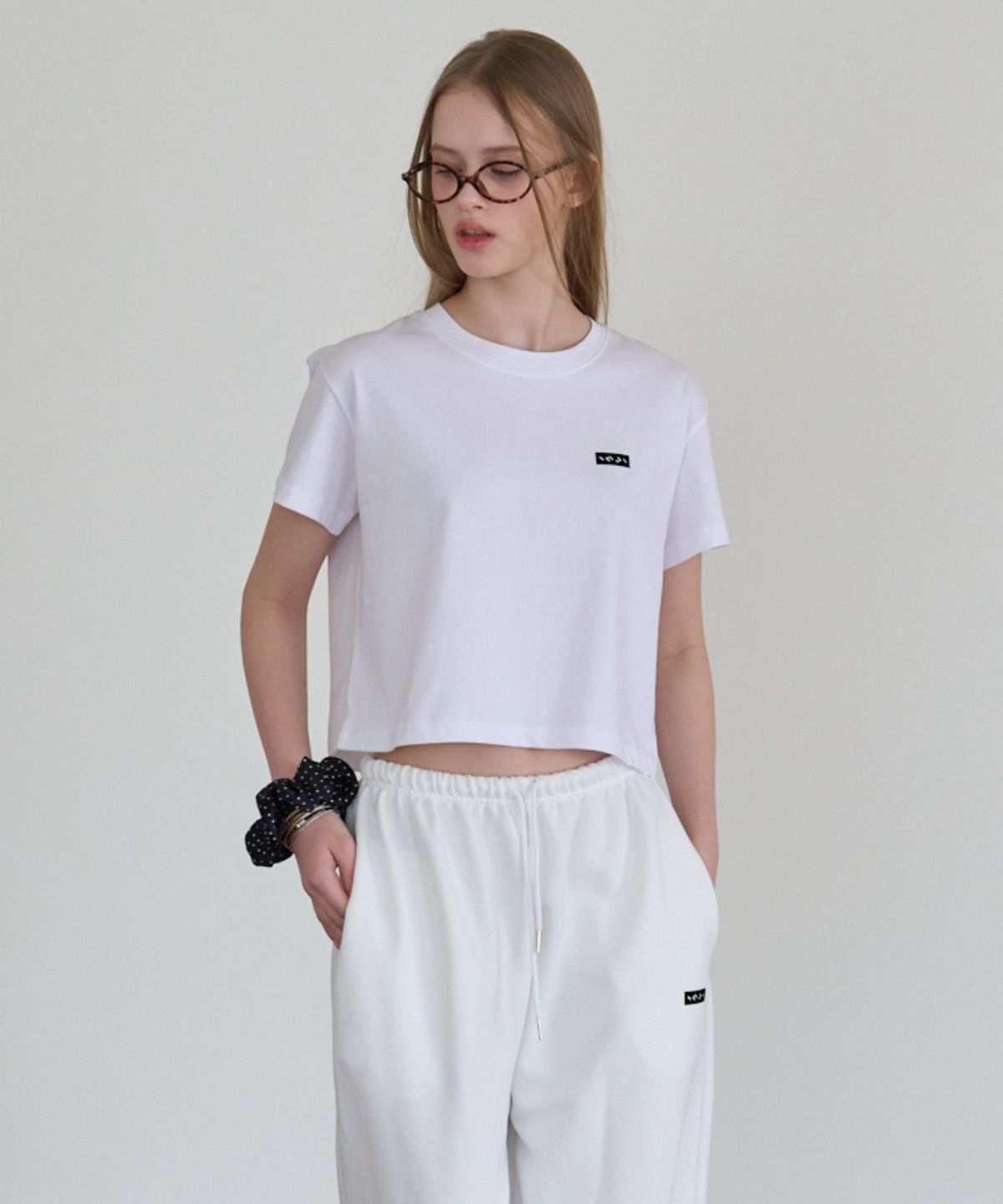 인지액티브(INJIACTIVE) Small Logo Crop T-shirt 화이트