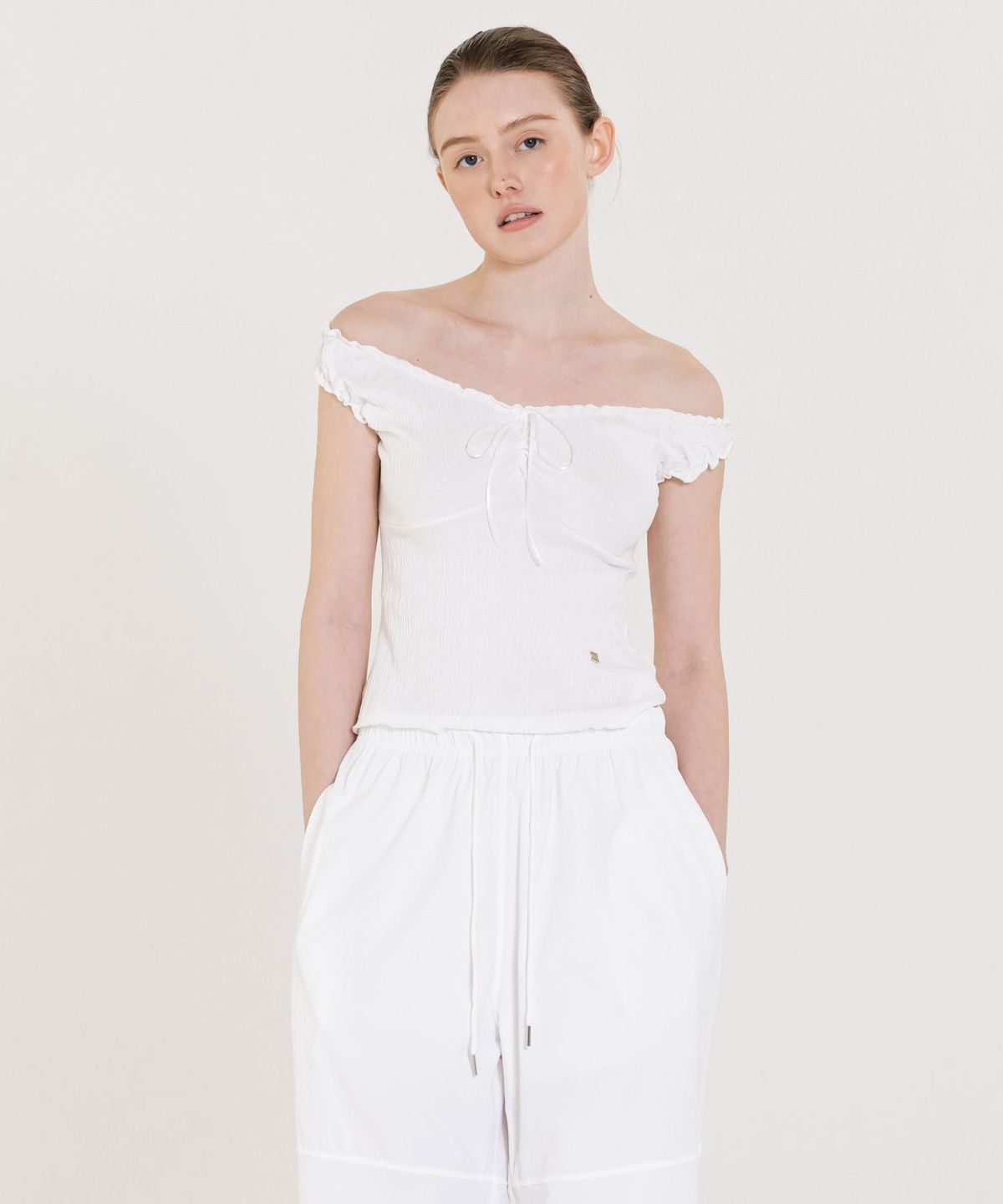 인지액티브(INJIACTIVE) Wrinkle Off Shoulder Top 화이트