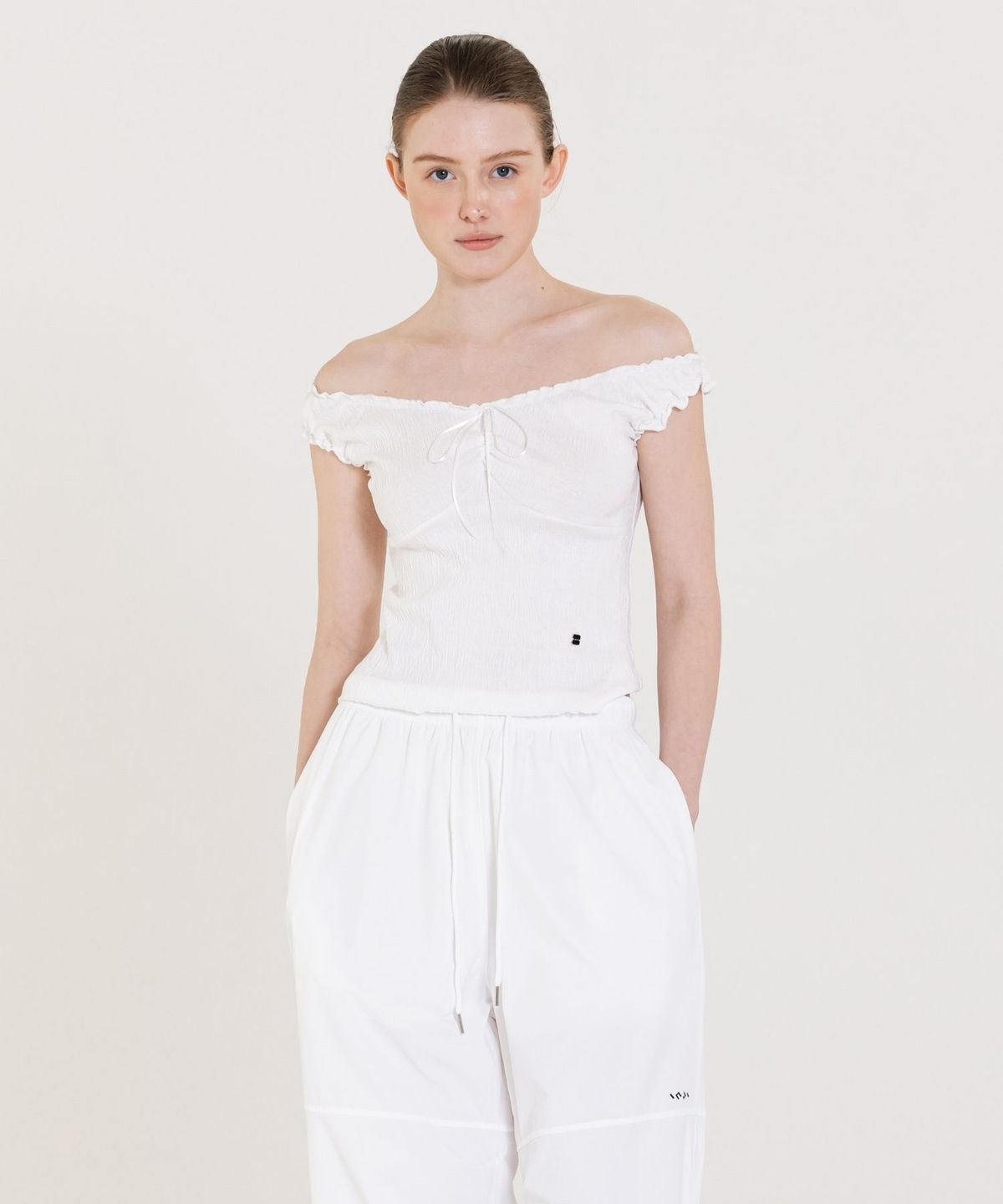 인지액티브(INJIACTIVE) Wrinkle Off Shoulder Top 화이트