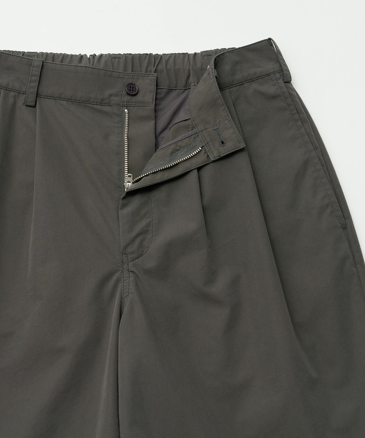 르티그레(LE TIGRE) Two Tuck Banded Shorts (Graphite)