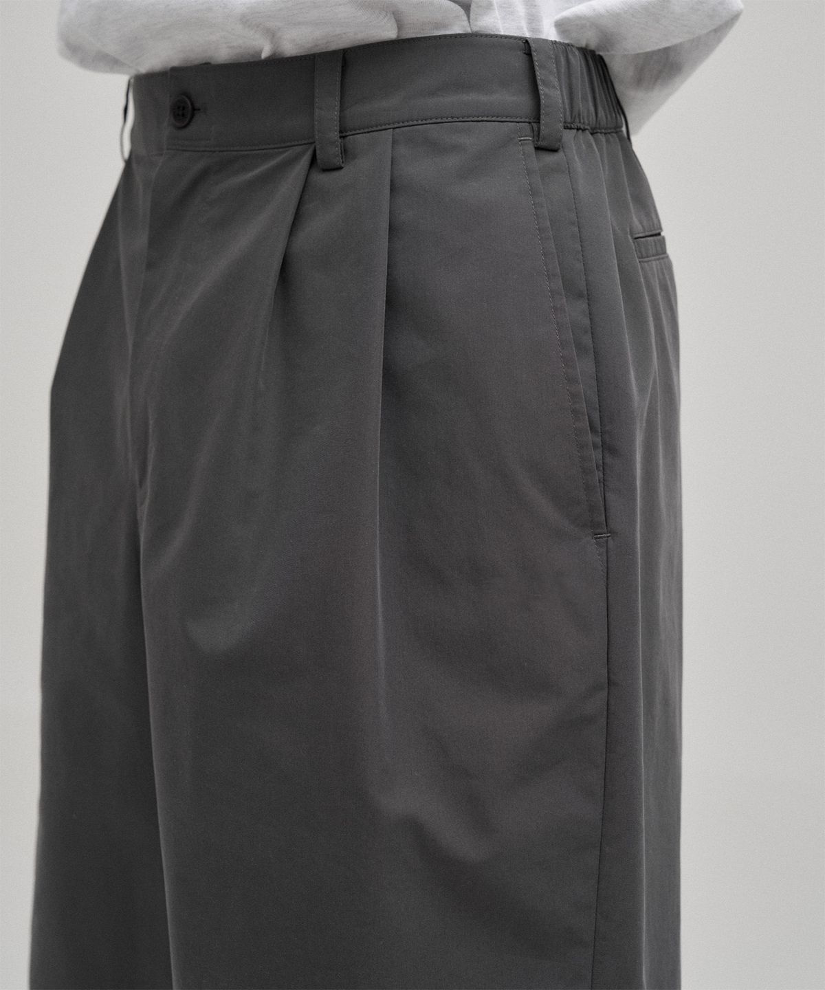 르티그레(LE TIGRE) Two Tuck Banded Shorts (Graphite)