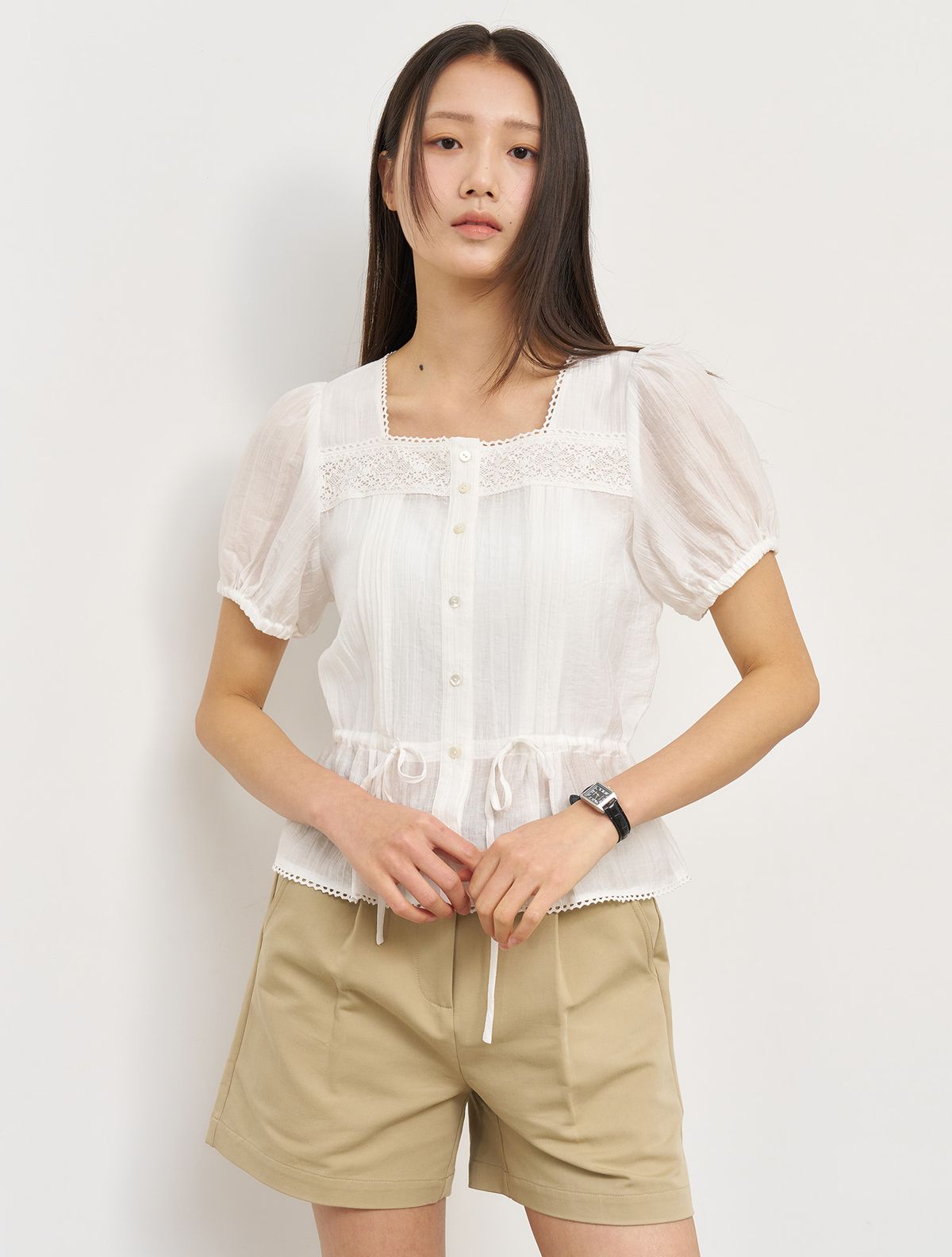 제너럴아이디어(GENERALIDEA) 레이스 블루종 하프 블라우스 [WHITE] / WBE2L03518
