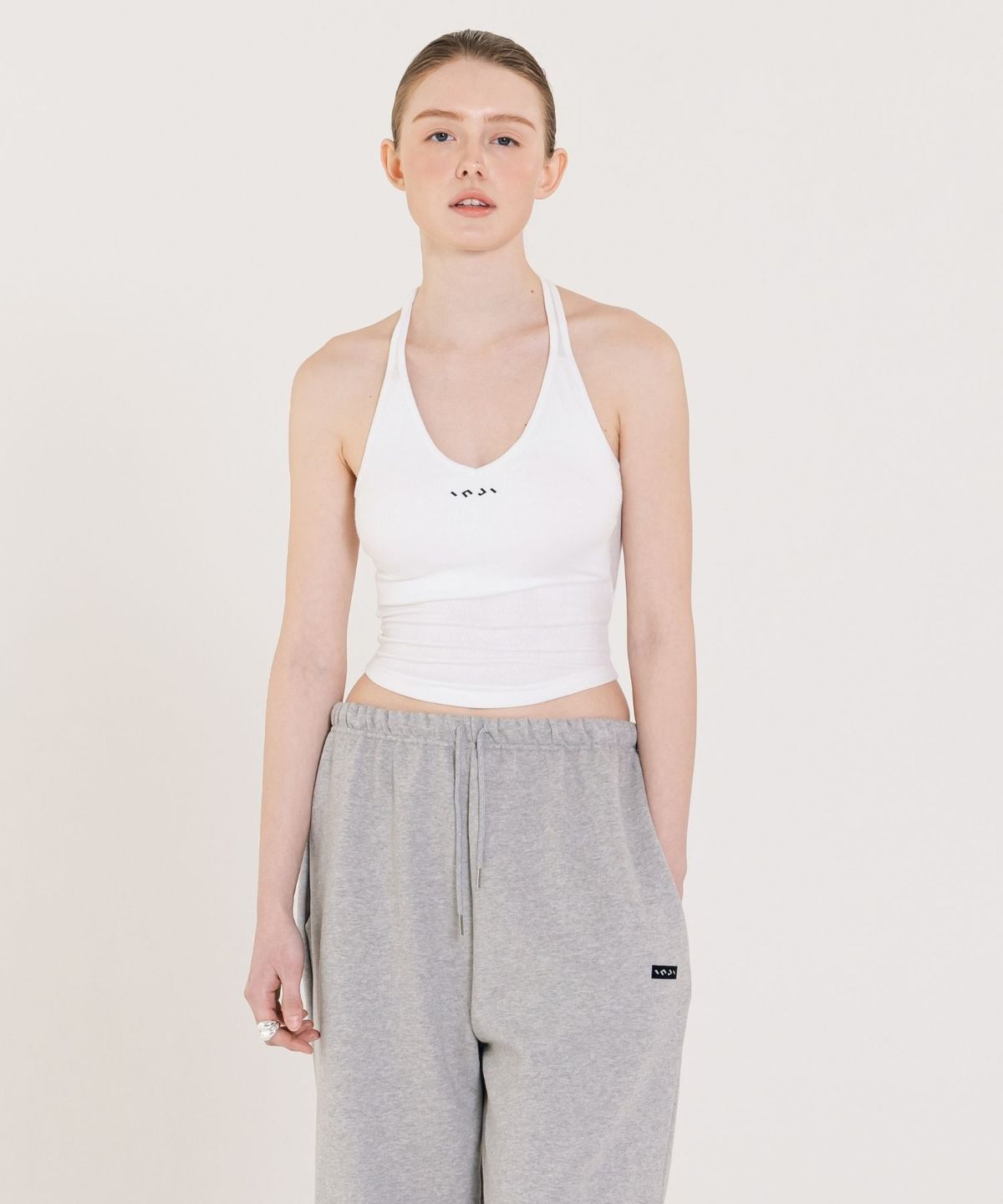 인지액티브(INJIACTIVE) Soft Halterneck sleeveless 화이트