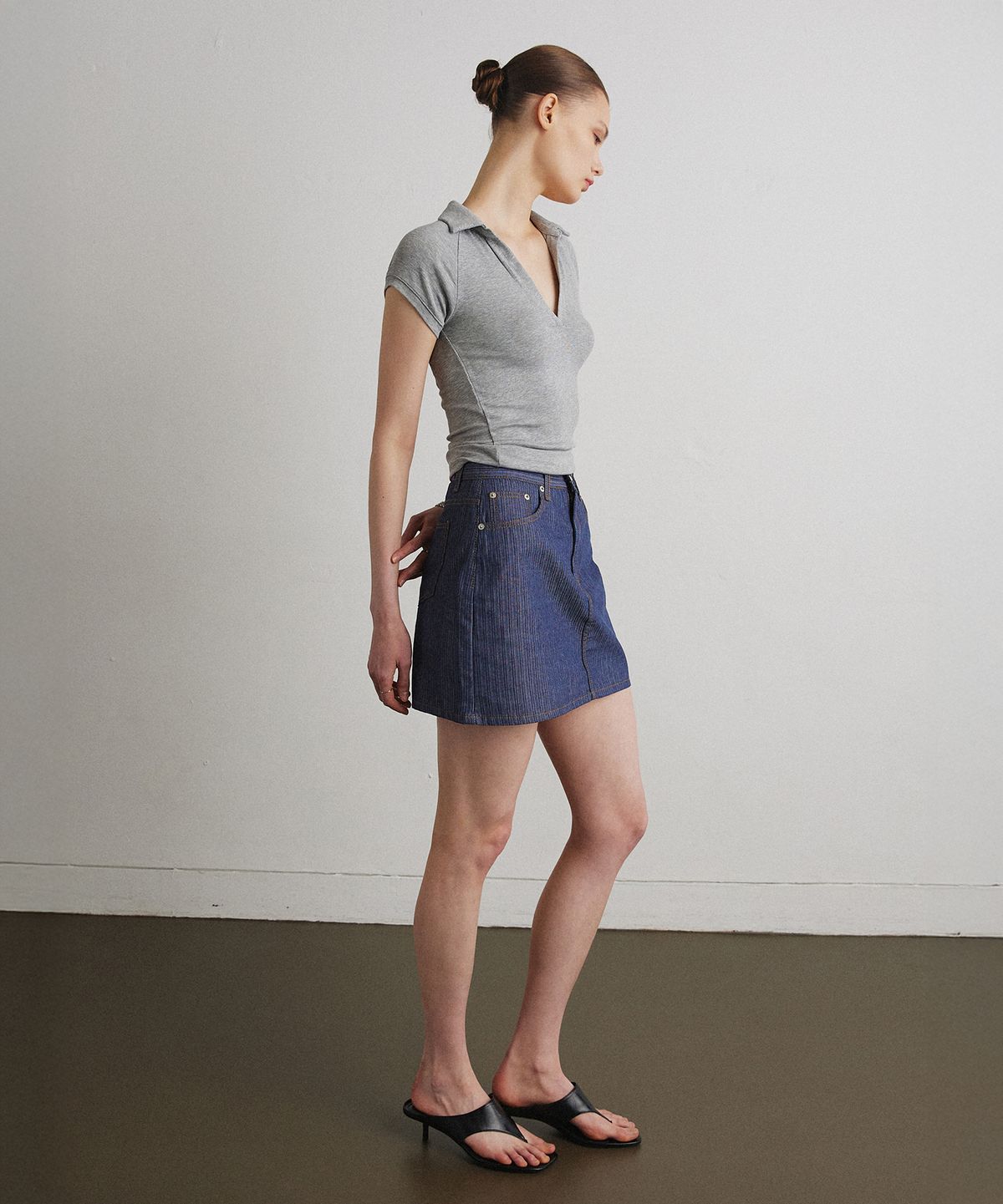 아흐레(AHRE) RIBBED DENIM MINI SKIRT_BLUE