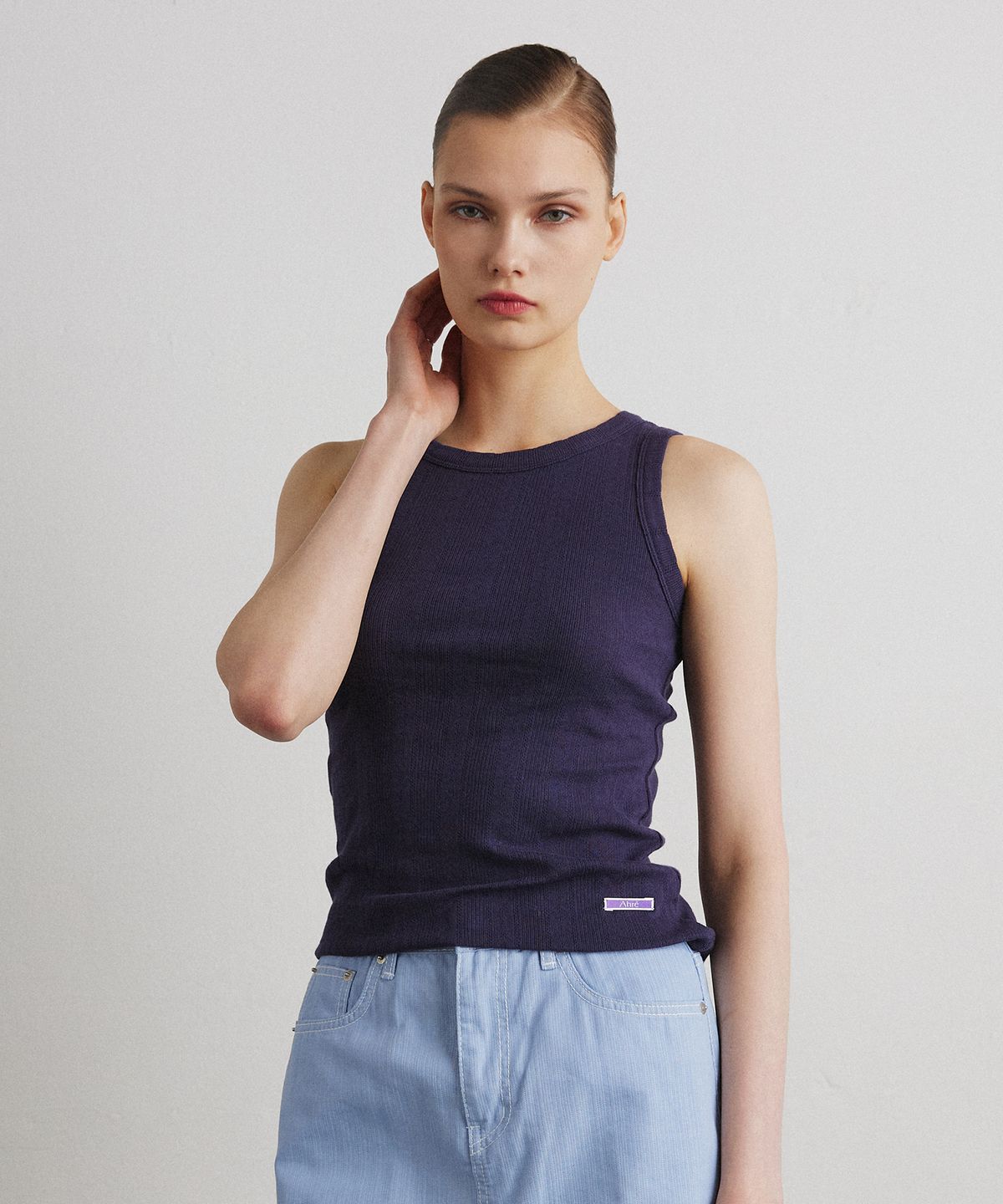 아흐레(AHRE) EYELET COTTON SLEEVELESS_NAVY