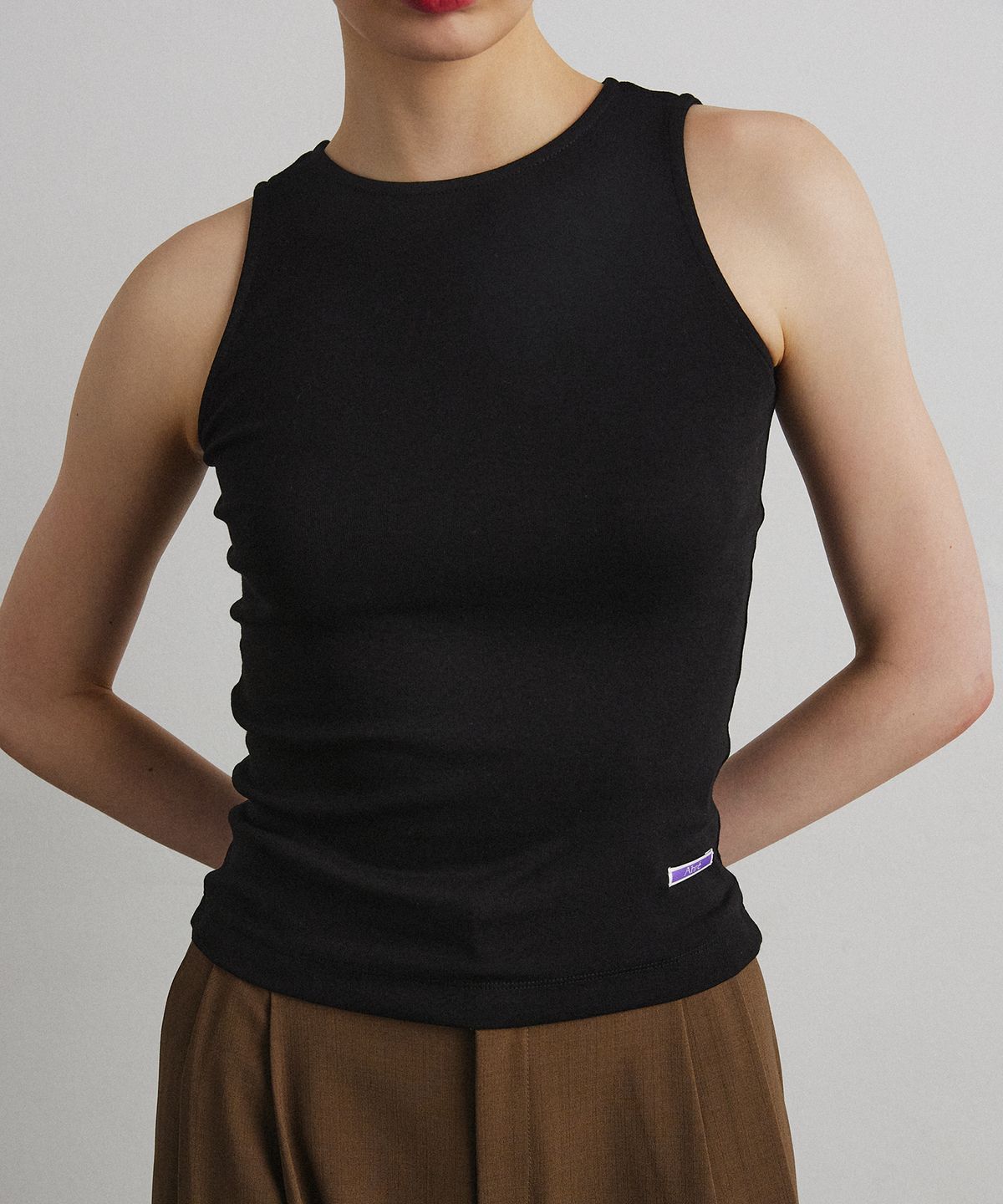 아흐레(AHRE) SECOND SKIN SLEEVELESS_BLACK