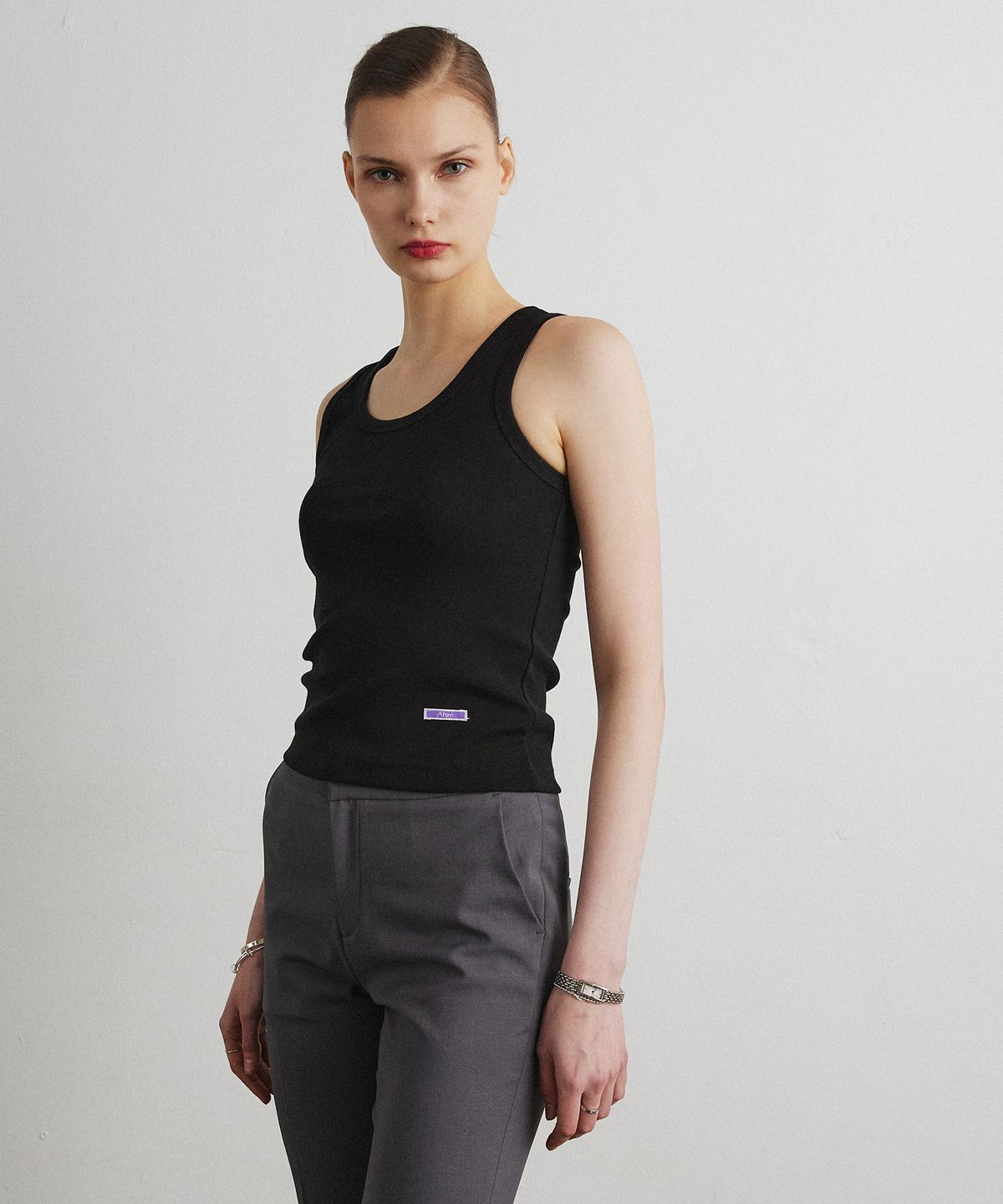 아흐레(AHRE) SCOOP NECK SLEEVELESS_BLACK