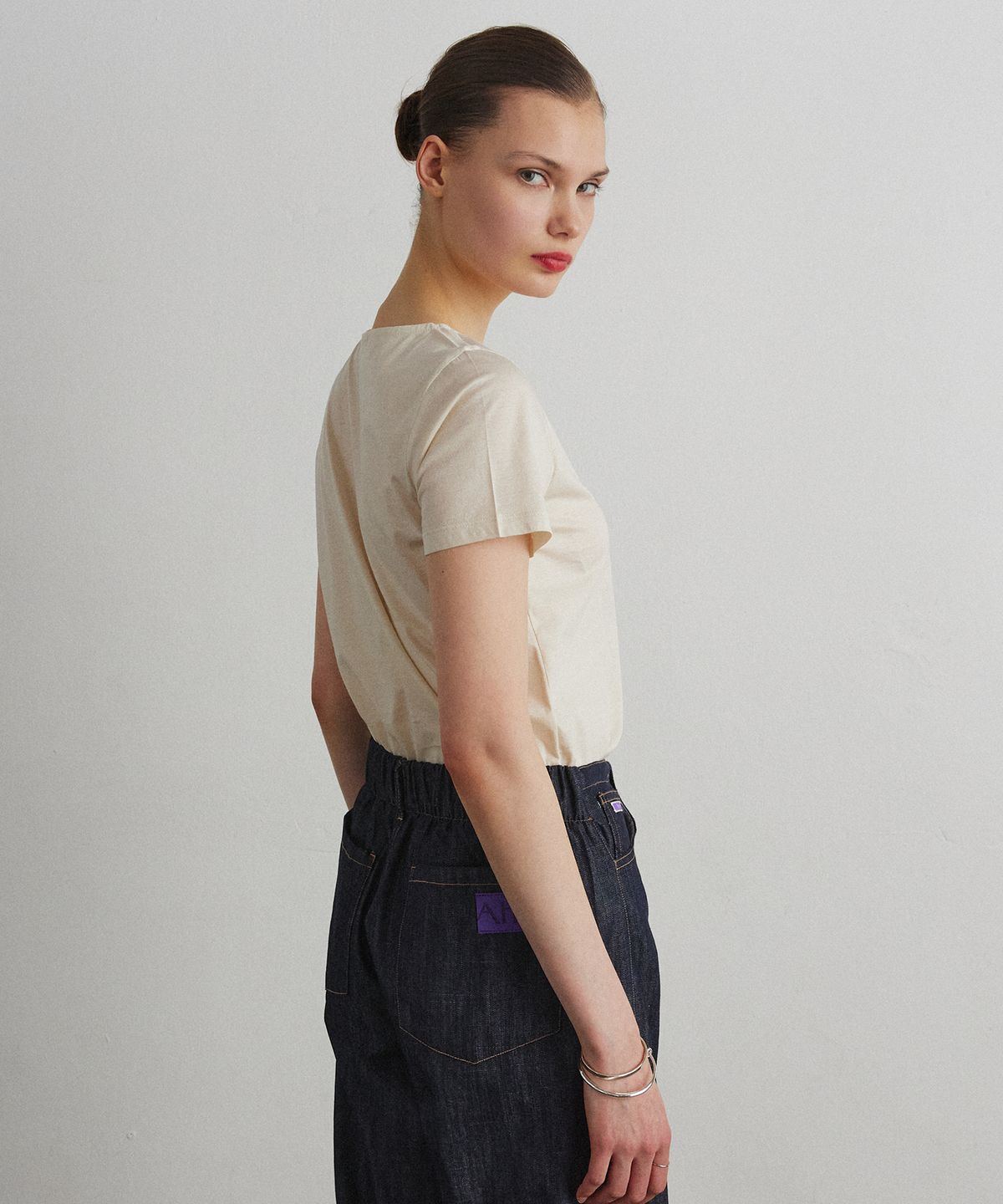 아흐레(AHRE) SILKED COTTON T-SHIRT_CREAM