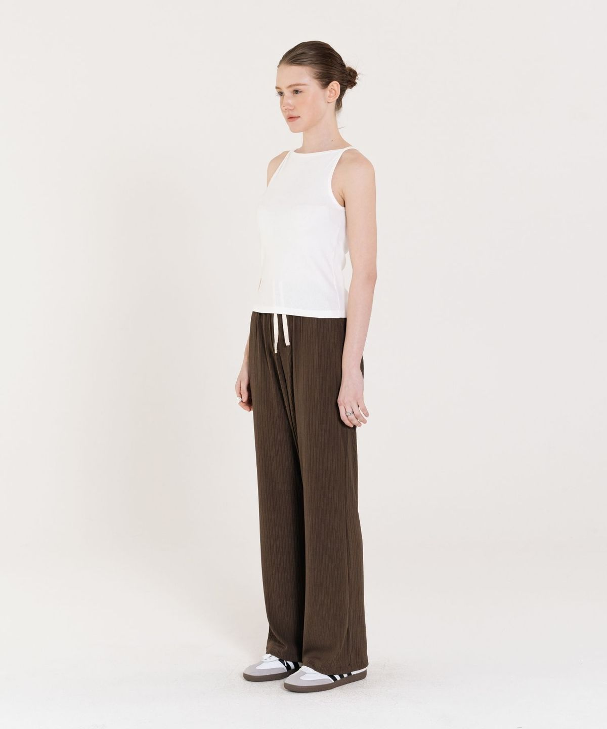 인지액티브(INJIACTIVE) Semi wide Pleats Banding Pants 브라운