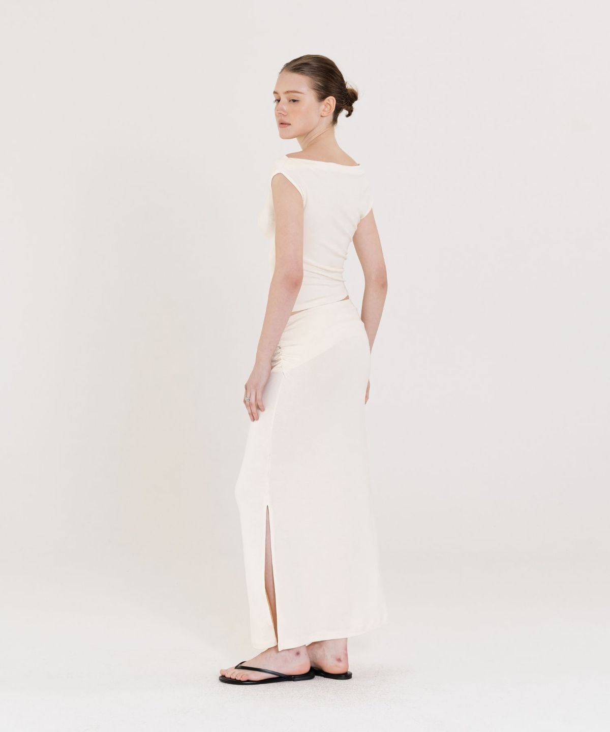 인지액티브(INJIACTIVE) Drape Slit Skirt 크림베이지