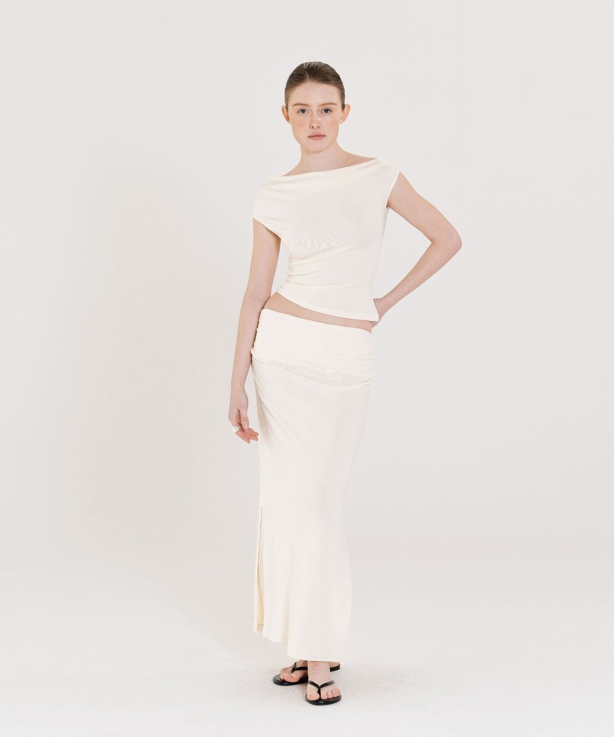 인지액티브(INJIACTIVE) Drape Slit Skirt 크림베이지