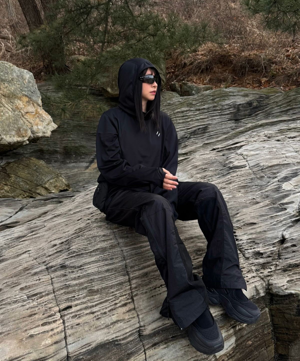 웰터 익스페리먼트(WELTER EXPERIMENT) BRISA PULLOVER HOODIE_BLACK
