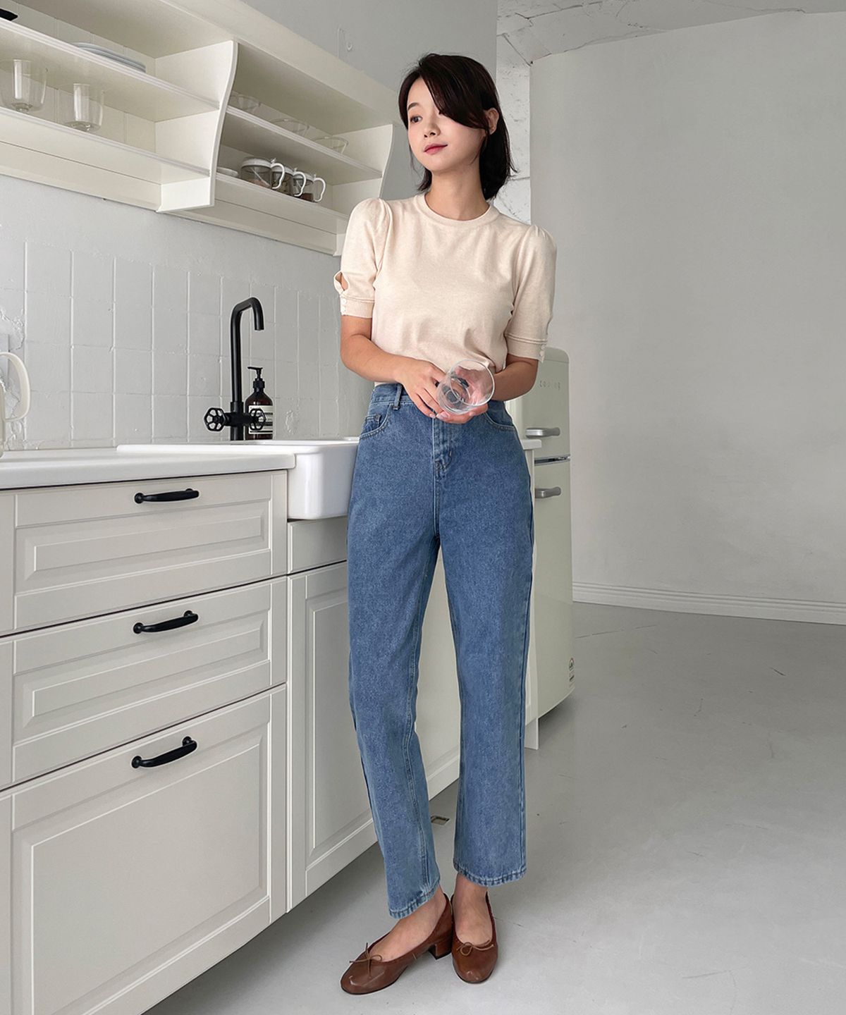 빼빼(BBAEBBAE) 빅사이즈 뒷밴딩 일자 크롭 청바지