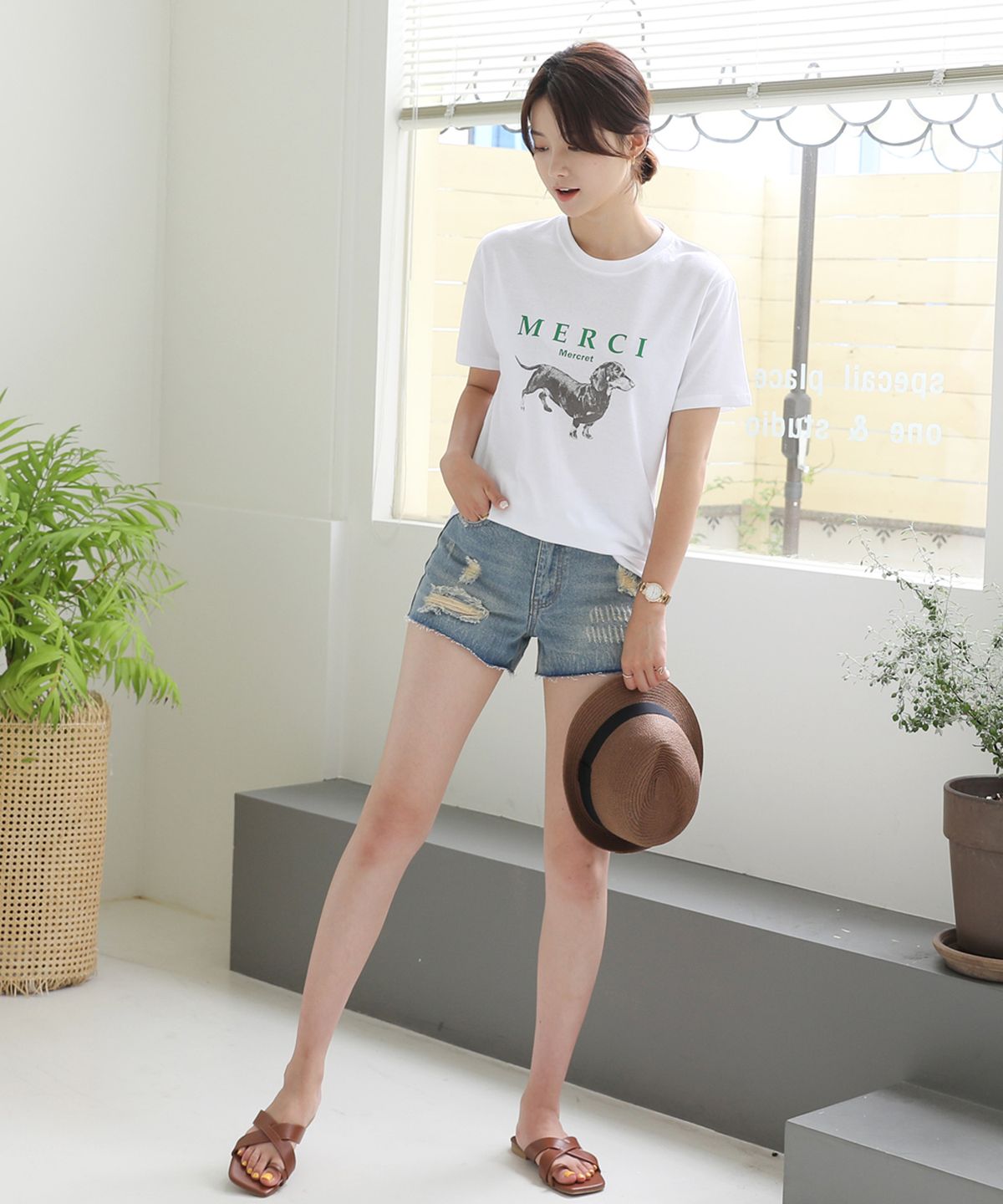 빼빼(BBAEBBAE) 밑단컷팅 빈티지워싱 스크래치 데님 숏팬츠
