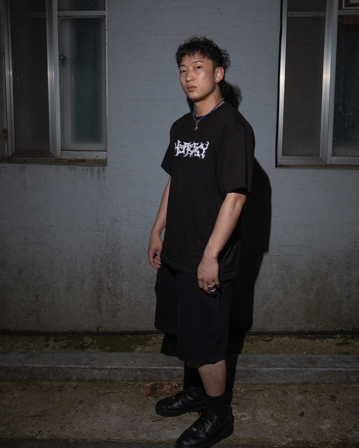헤레시(HERESSY) LOGO HERESSY TEE BLACK