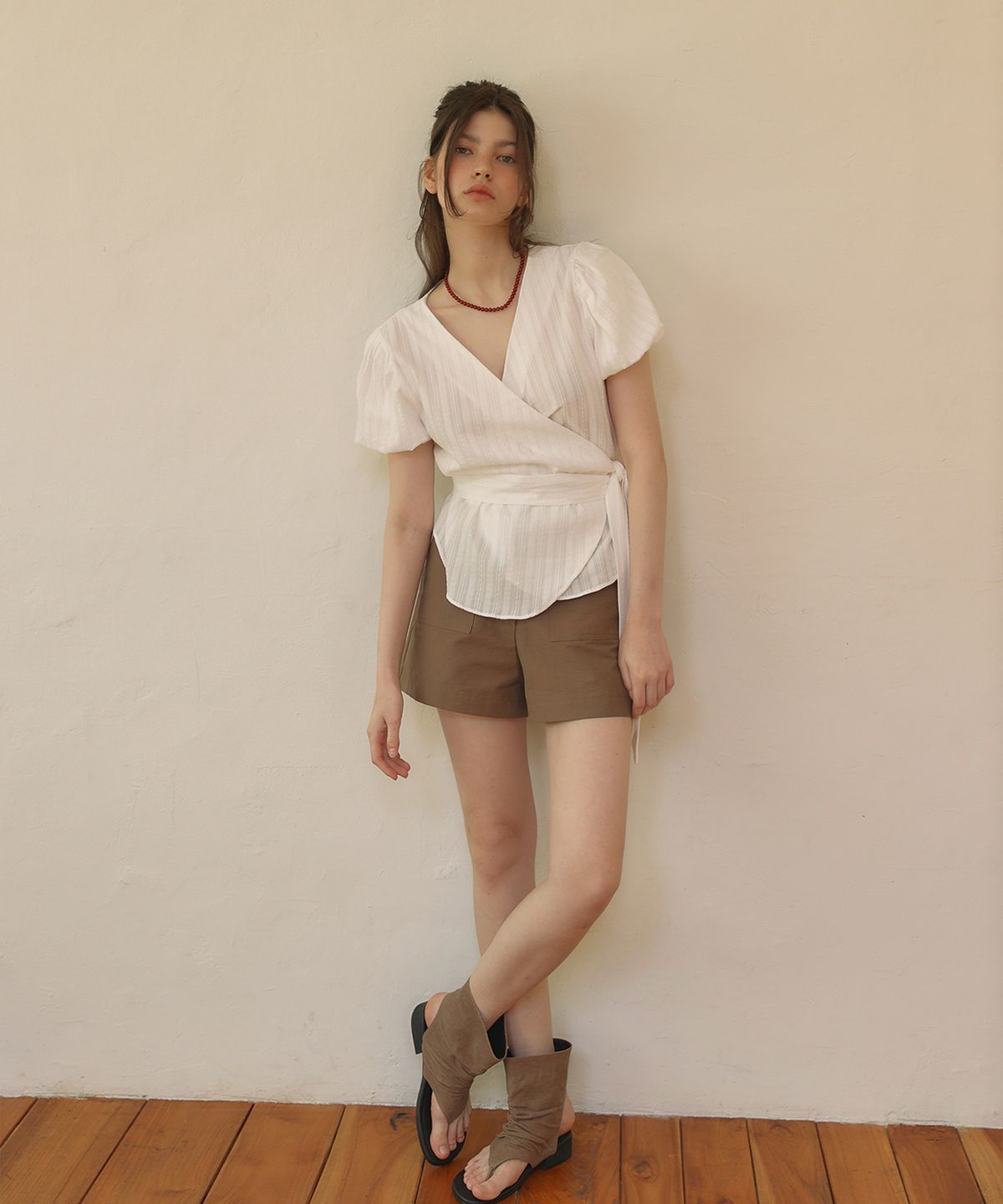 아우로(OURO) FLORA WRAP BLOUSE [ WHITE ]