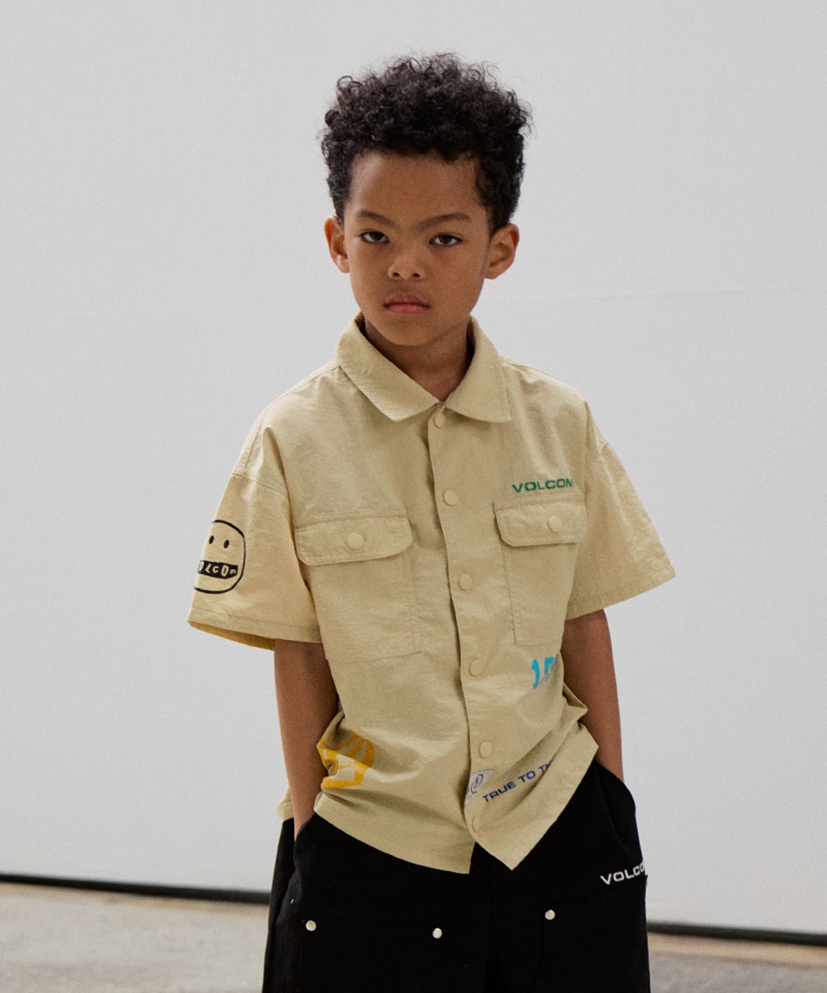 볼컴 키즈(VOLCOM KIDS) 하프슬리브 포켓 워크셔츠 D5M017