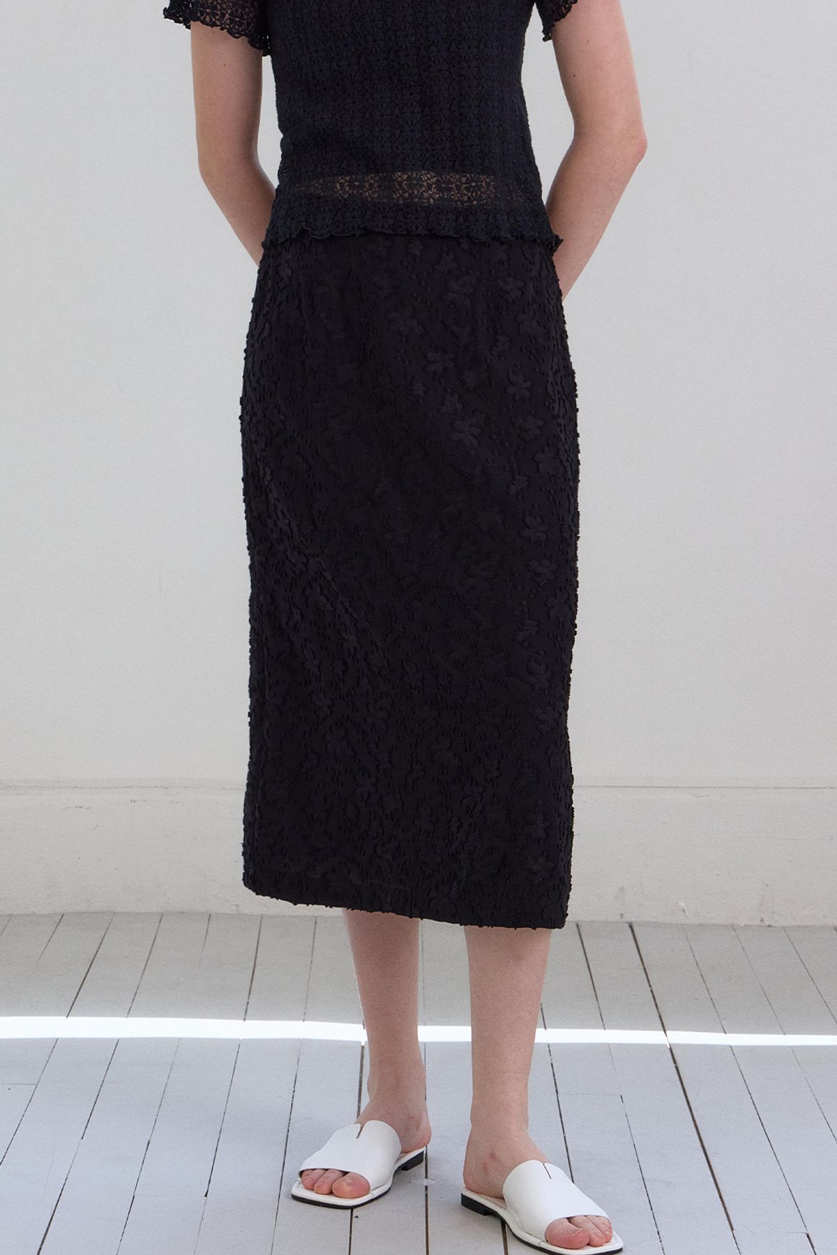 오브오브(OVEOF) Flower Jacquard Skirt_Black