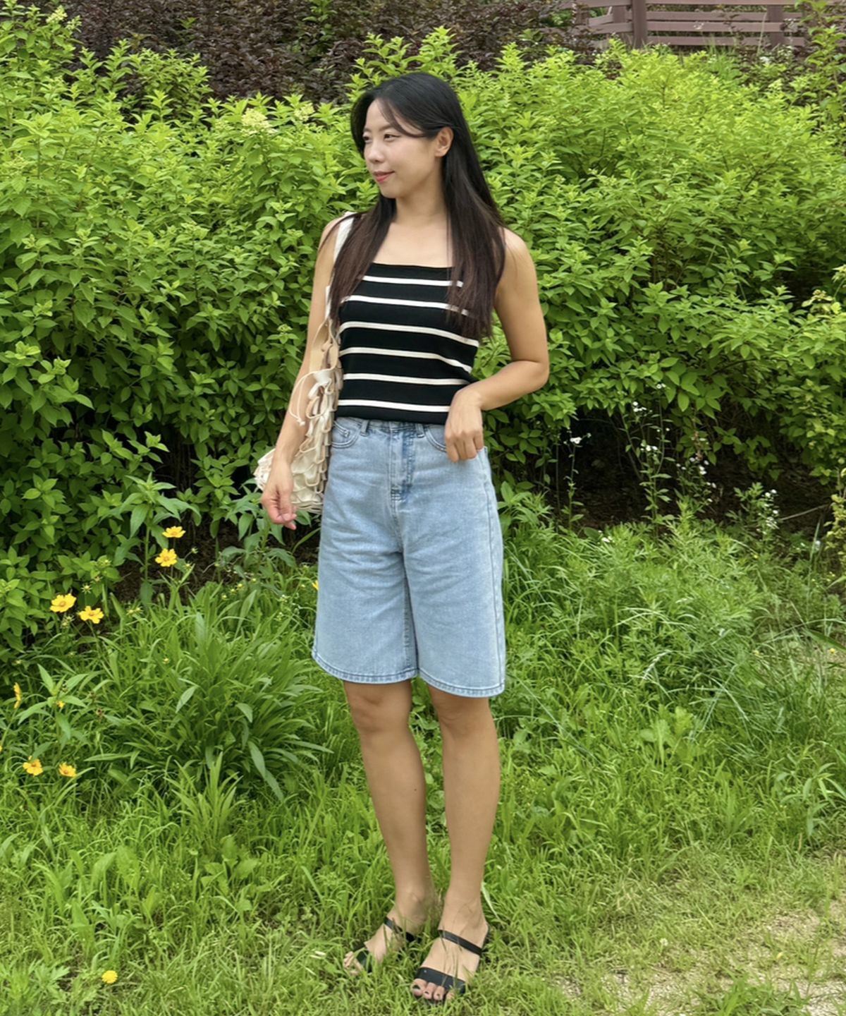 빼빼(BBAEBBAE) 와이드핏 버뮤다 5부 데님 반바지