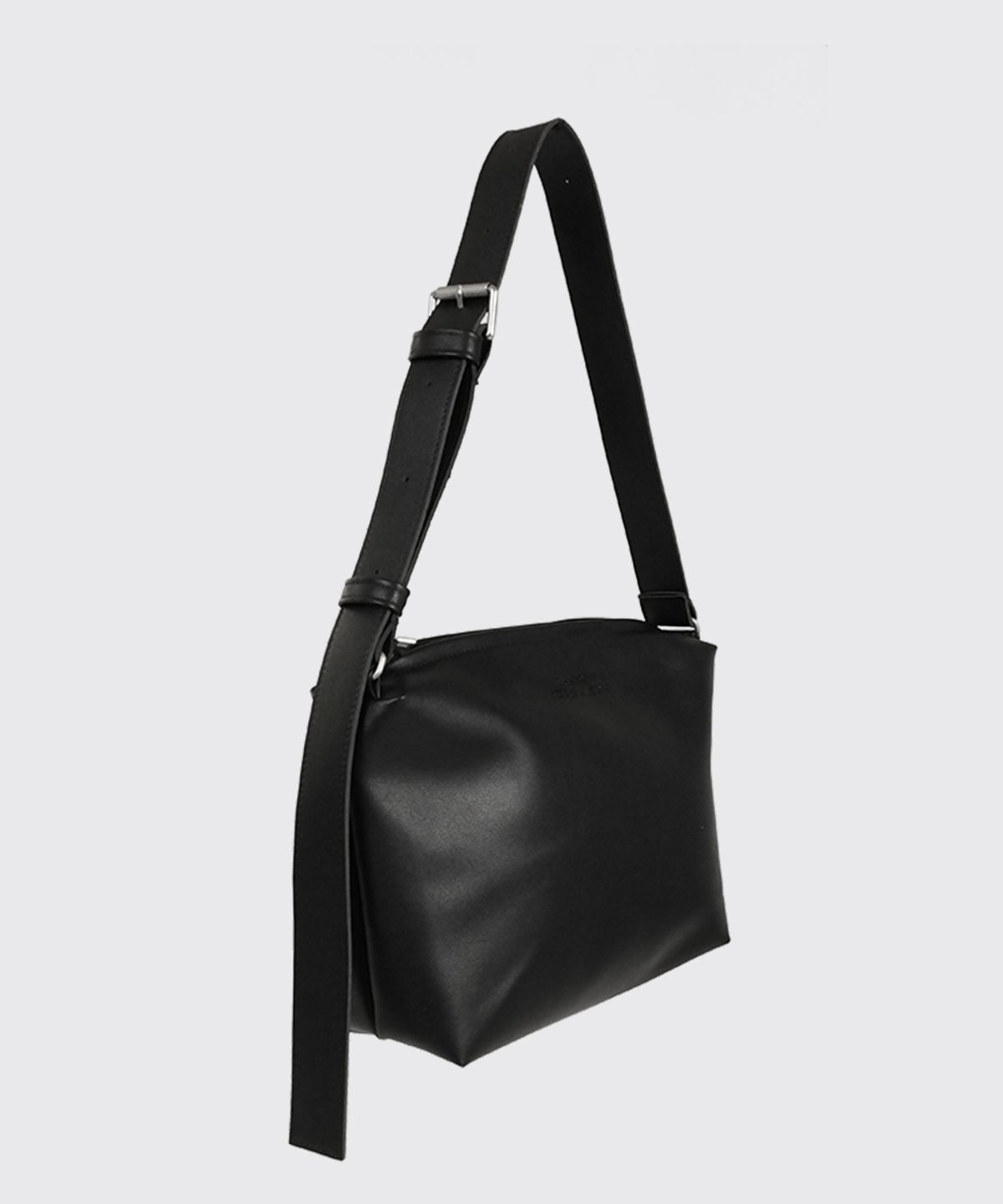 이네크(INNEQ) Chunky Buckle Standard Bag black