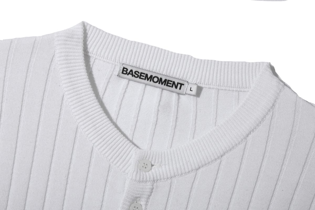 베이스모먼트(BASEMOMENT) 리브드 골지 헨리넥 니트 화이트