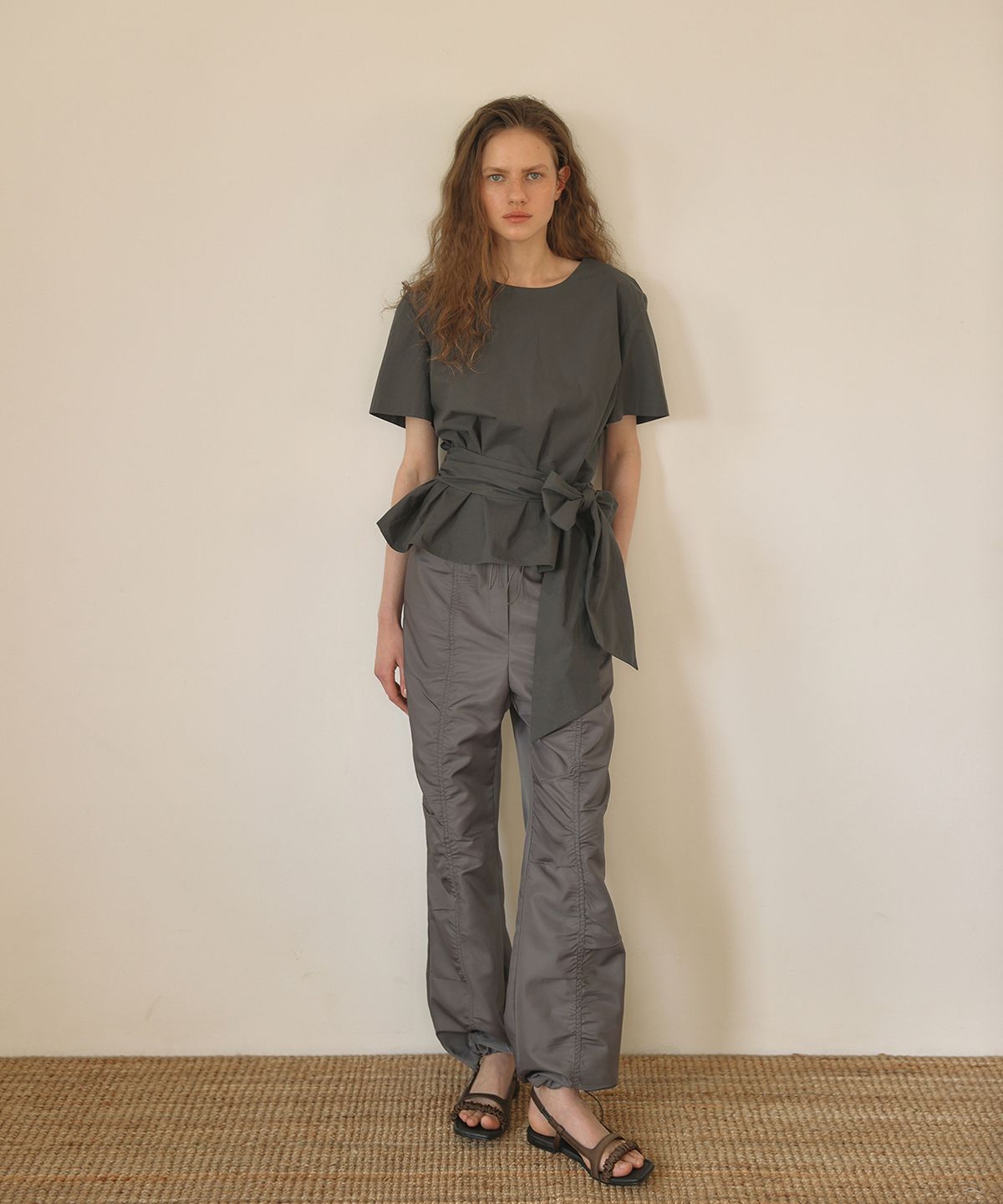 아우로(OURO) NYLON STRING JOGGER PANTS [ CHARCOAL ]