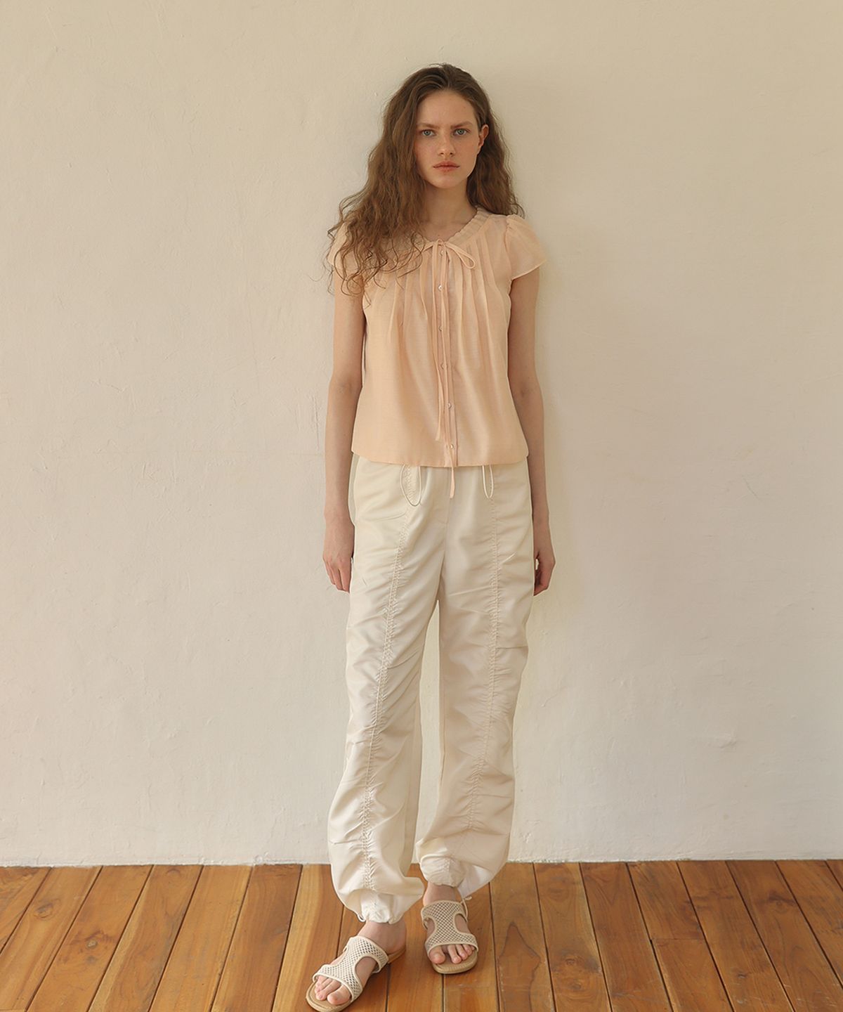 아우로(OURO) NYLON STRING JOGGER PANTS [ CREAM ]