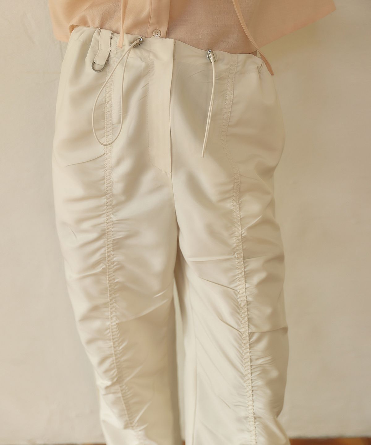 아우로(OURO) NYLON STRING JOGGER PANTS [ CREAM ]