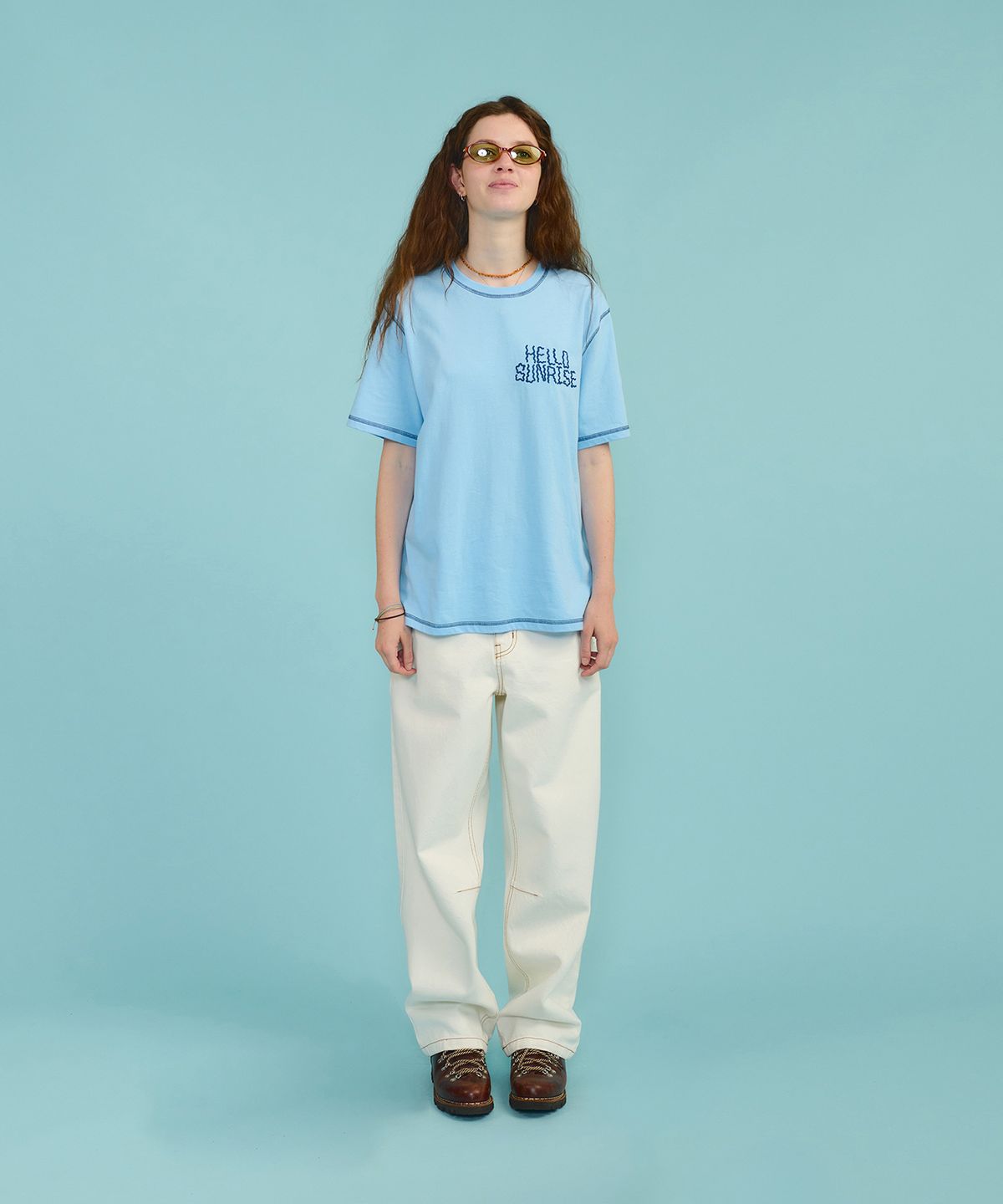 헬로 선라이즈(HELLO SUNRISE) HS Doodle Typo Stitch Tee_Sky Blue